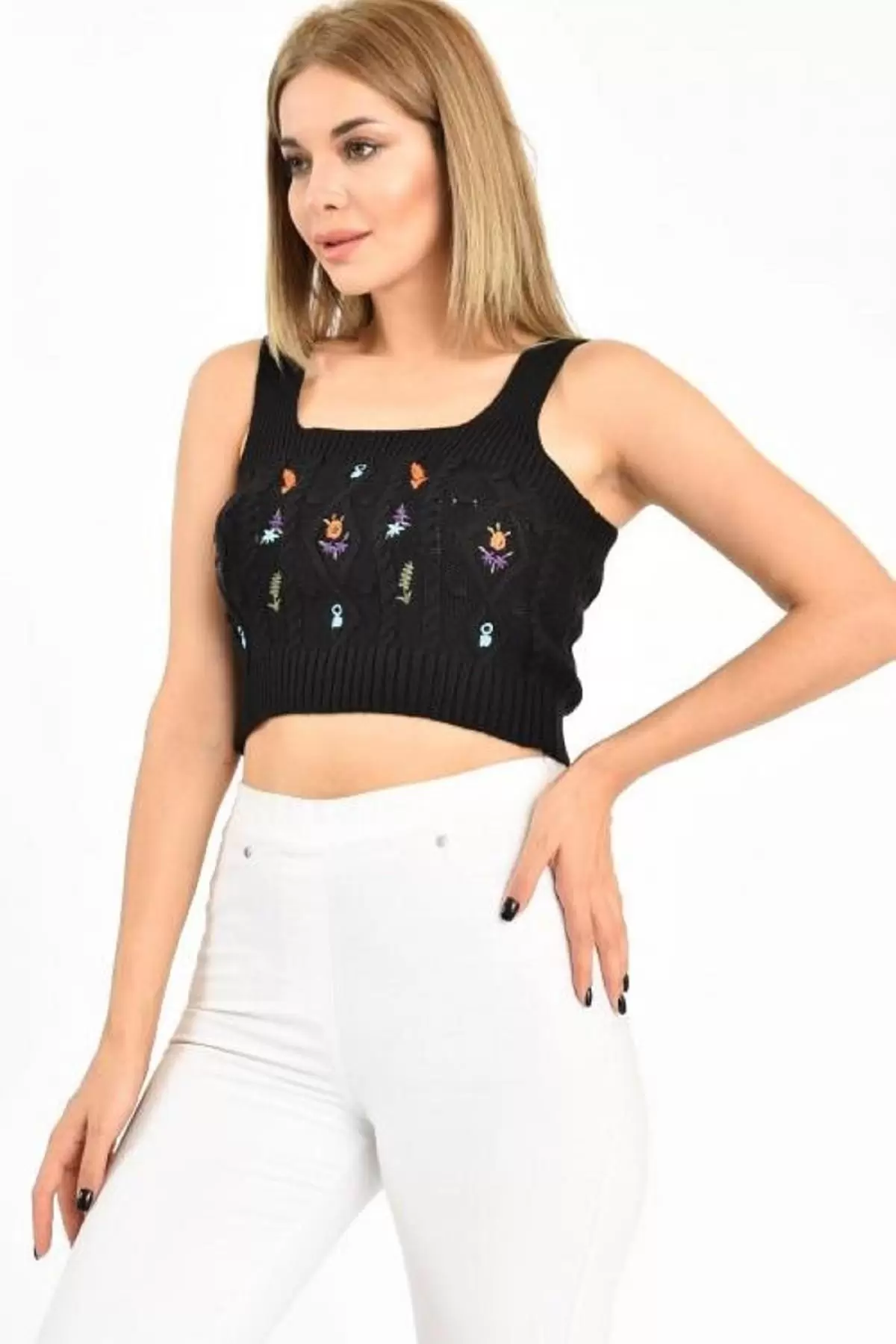 Askılı ve Nakış Detaylı Siyah Kadın Triko Büstiyer