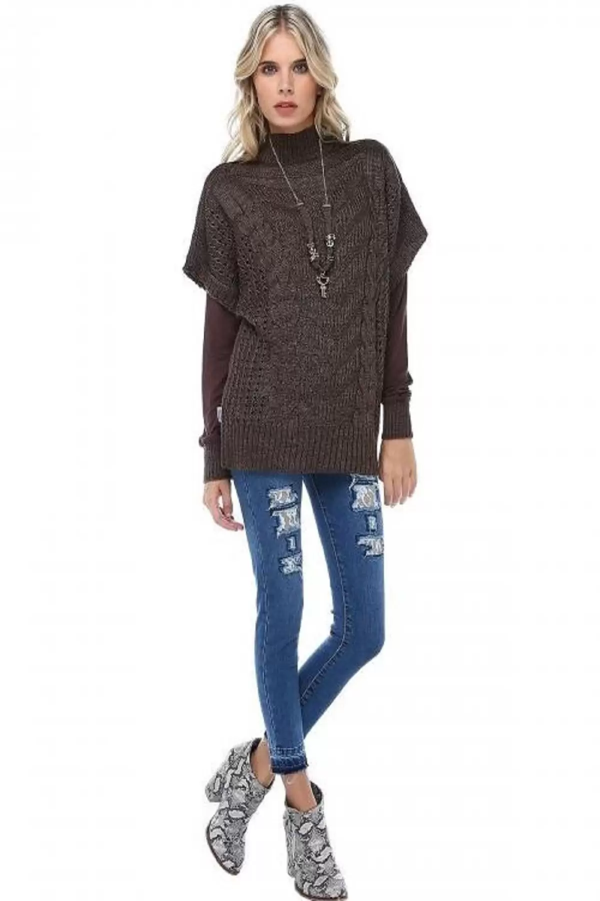 Balıkçı Yaka Body'li Aksesuarlı Düz Saç Örgülü Kahve Triko Bluz