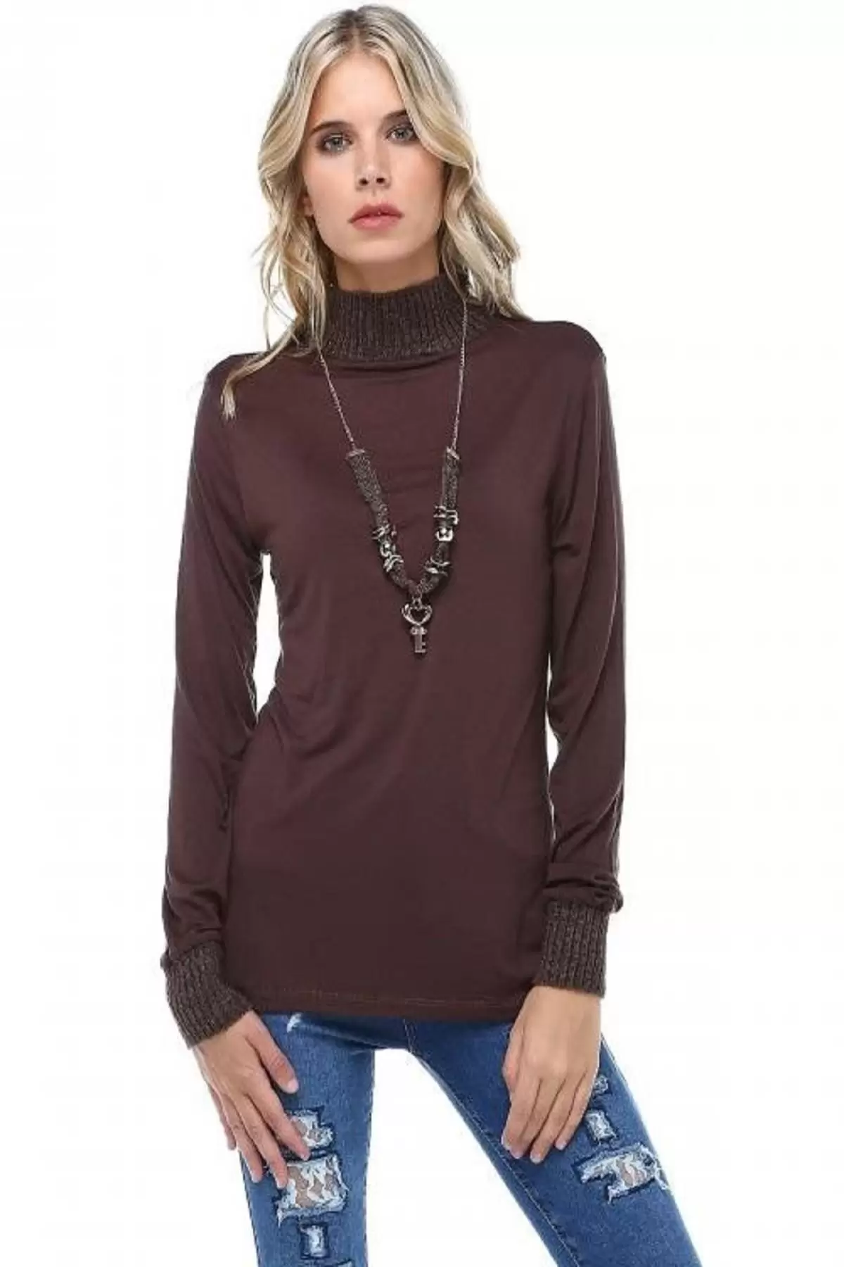 Balıkçı Yaka Body'li Aksesuarlı Düz Saç Örgülü Kahve Triko Bluz