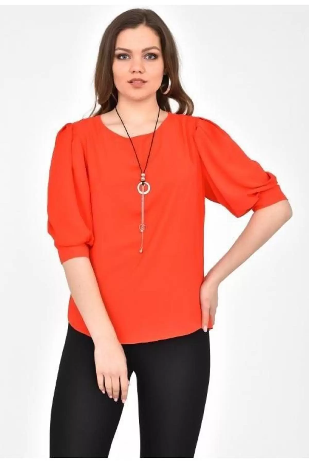 Bisiklet Yaka Omuz Pile ve Takı Detaylı Kısa Kollu Kırmızı Kadın Bluz