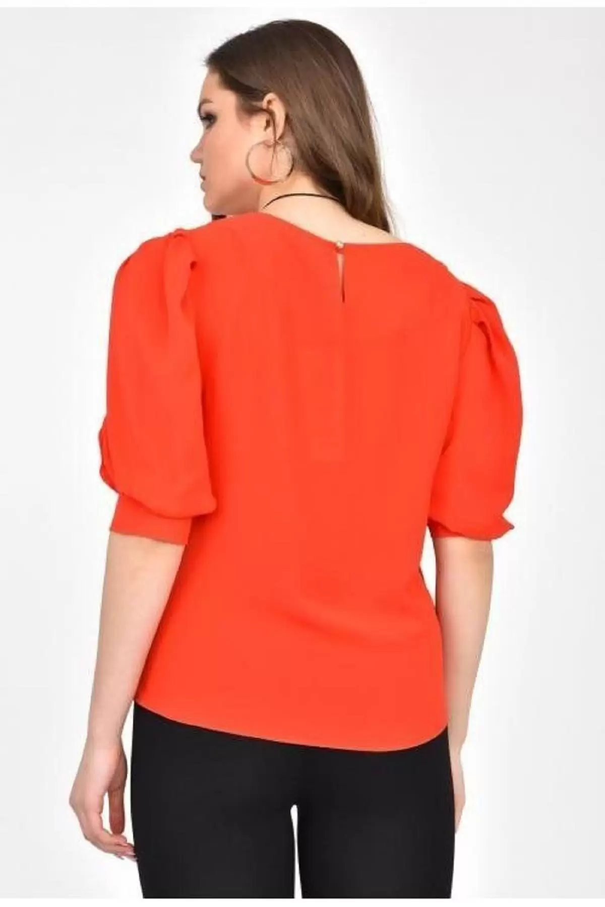 Bisiklet Yaka Omuz Pile ve Takı Detaylı Kısa Kollu Kırmızı Kadın Bluz