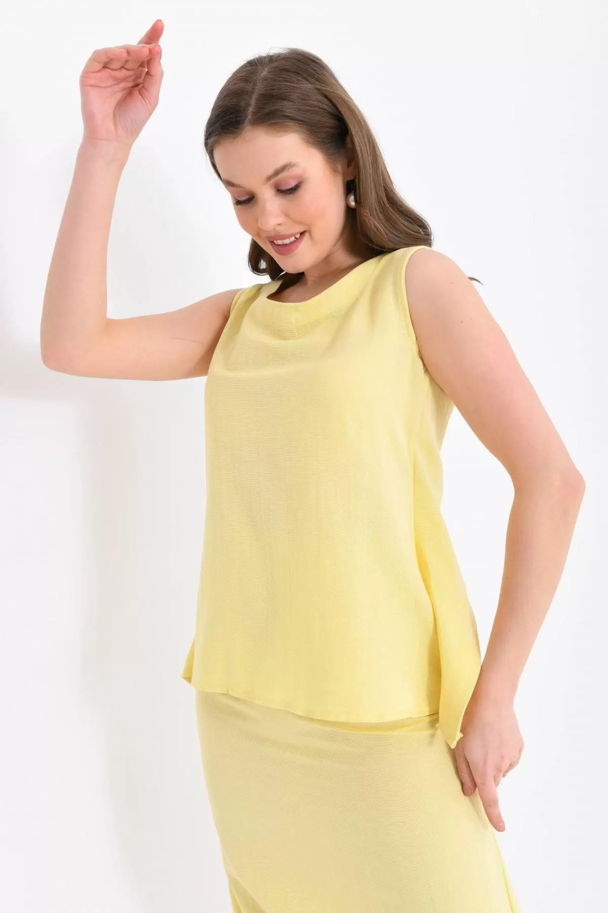 Bisiklet Yaka Sırt Detaylı Alt Üst İkili Sarı Elbise