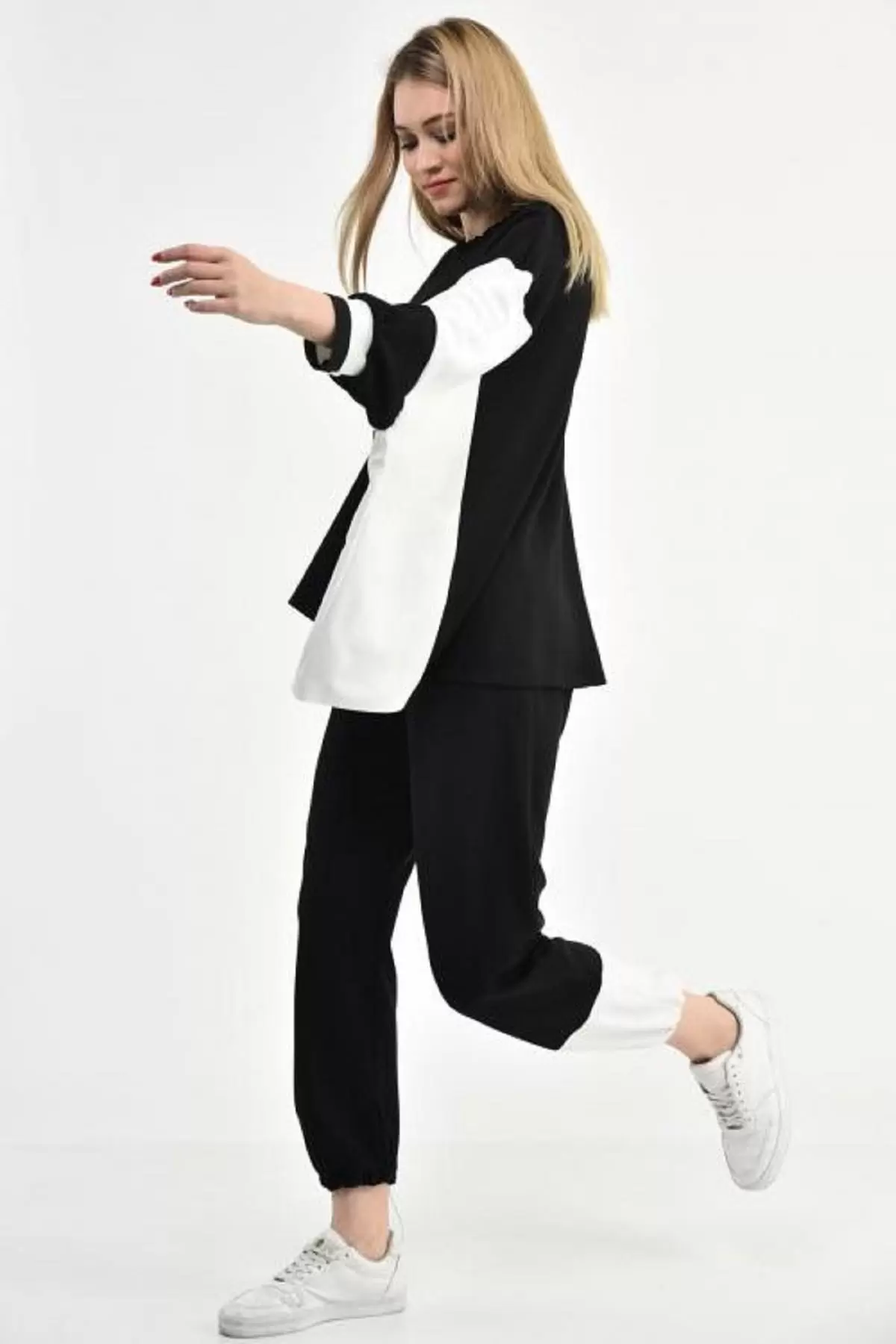 Bisiklet Yaka Siyah Beyaz Yarasa Kol Kadın Eşofman Takım