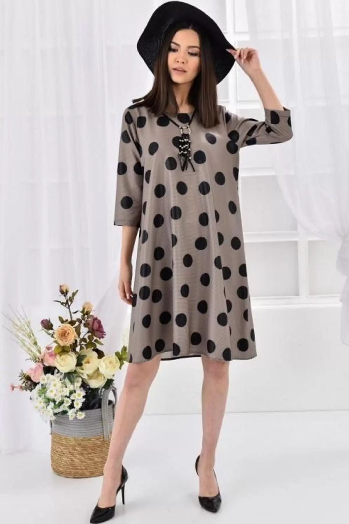 Bisiklet Yaka Takılı Siyah Puantiyeli Vizon Kadın Elbise