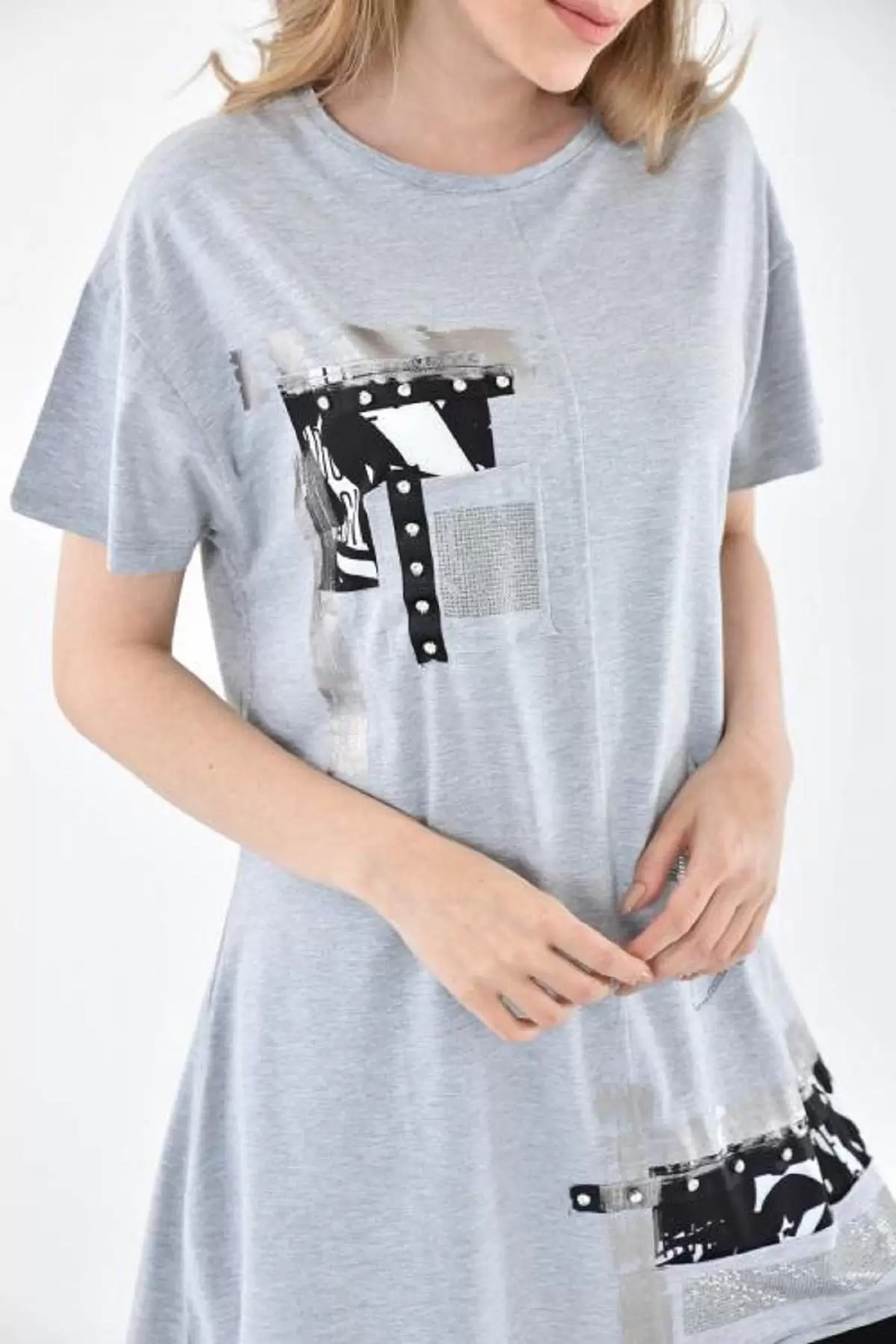 Bisiklet Yaka Taşlı ve Baskılı Gri Kadın Bluz