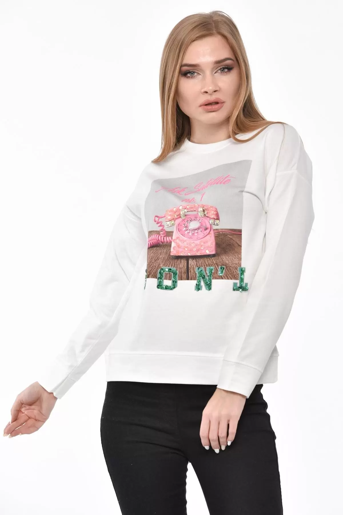 Bisiklet Yaka Telefon Baskılı Taş ve Pullu Beyaz Kadın Tişört