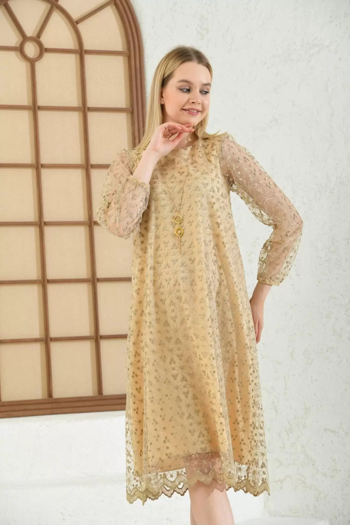 Bisiklet Yaka Tül ve Dantelli Takı Detaylı Sarı Abiye Kadın Elbise