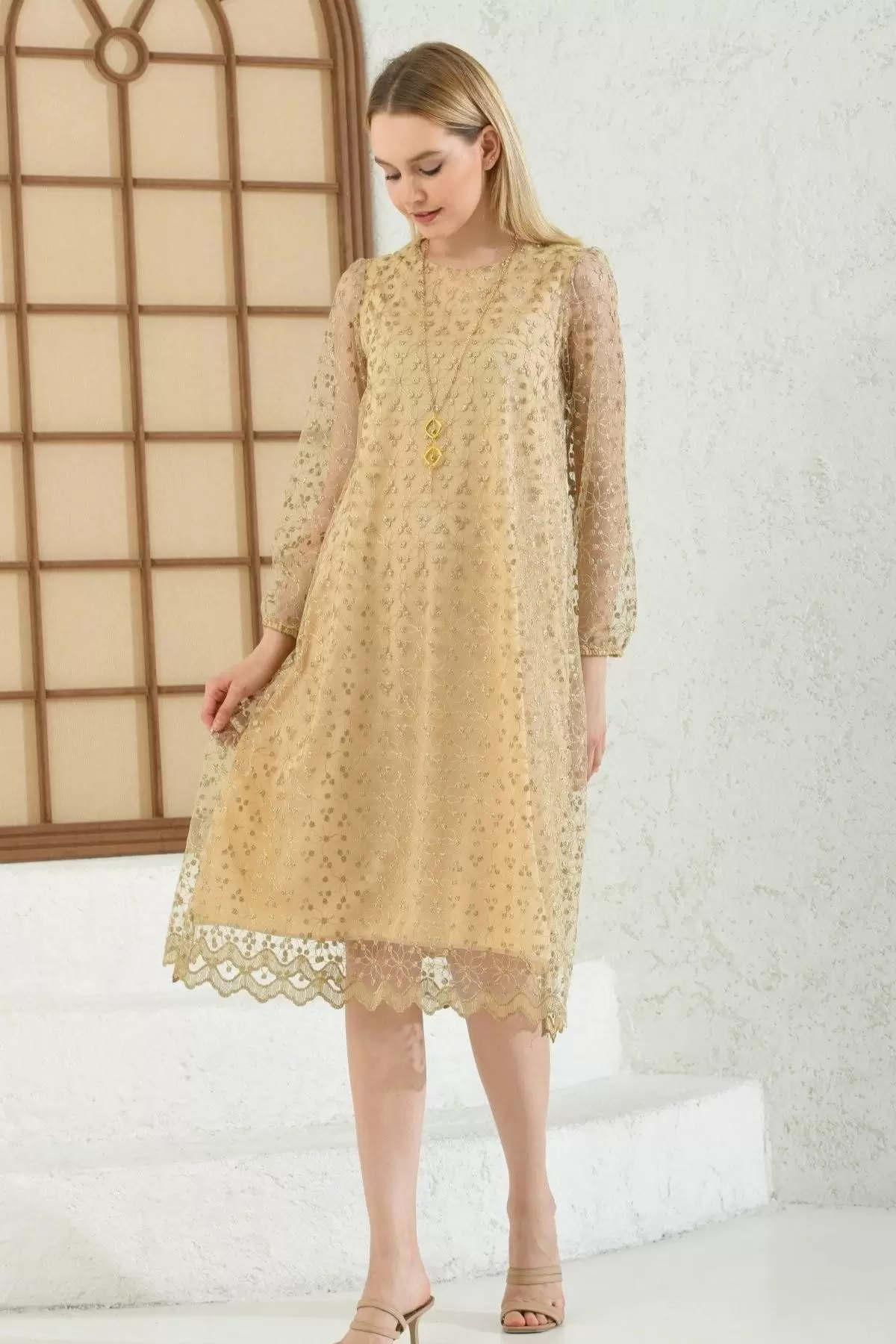 Bisiklet Yaka Tül ve Dantelli Takı Detaylı Sarı Abiye Kadın Elbise
