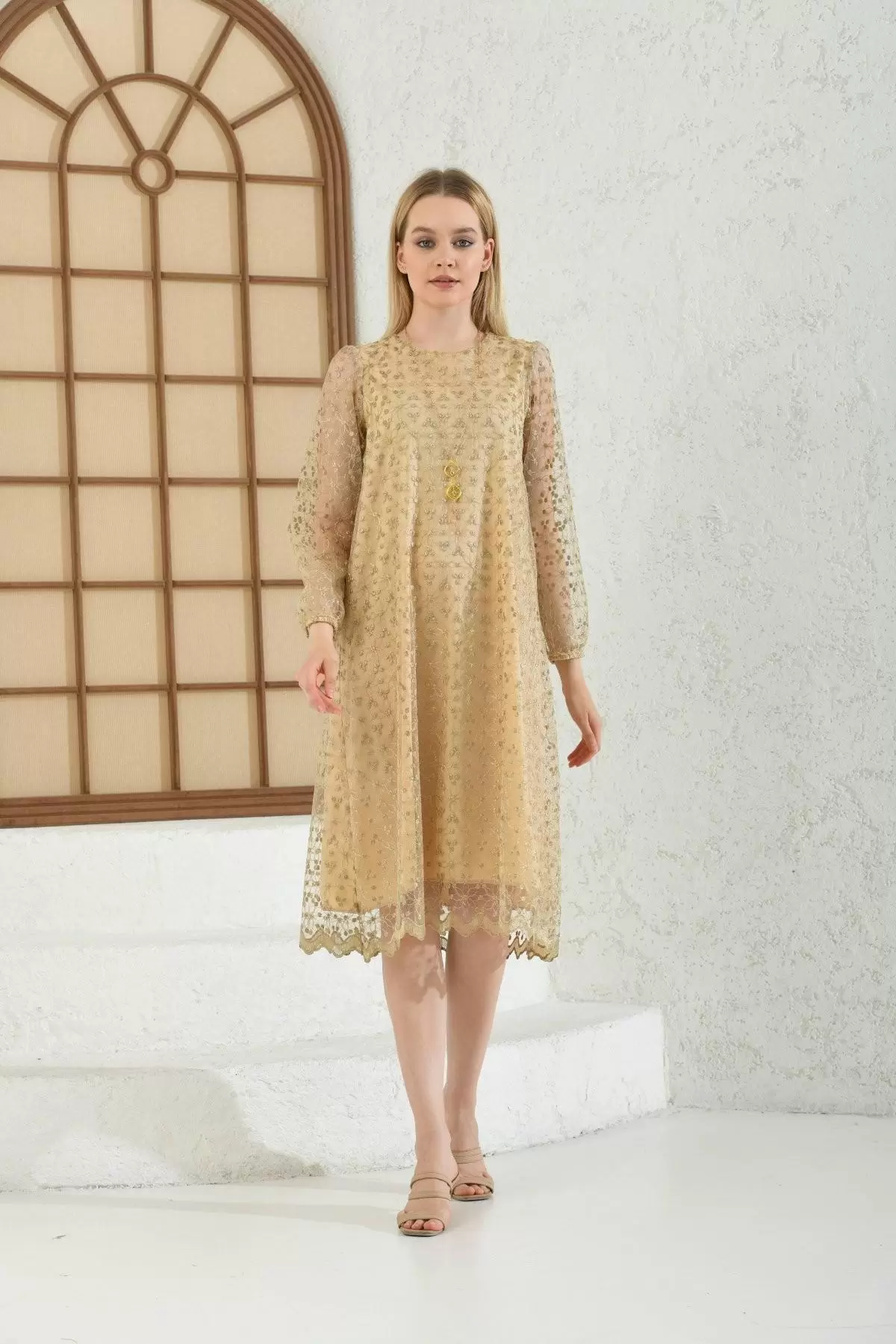 Bisiklet Yaka Tül ve Dantelli Takı Detaylı Sarı Abiye Kadın Elbise