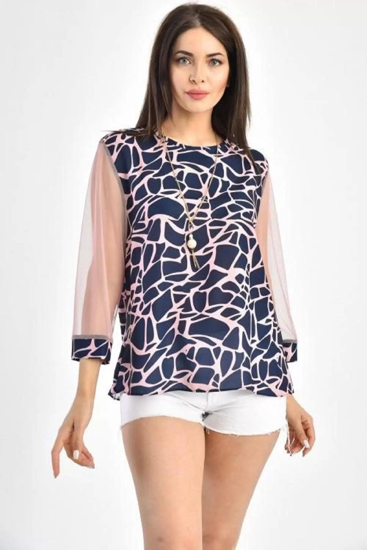 Bisiklet Yaka Uzun Güpür Kollu Takı Detaylı Lacivert Kadın Bluz