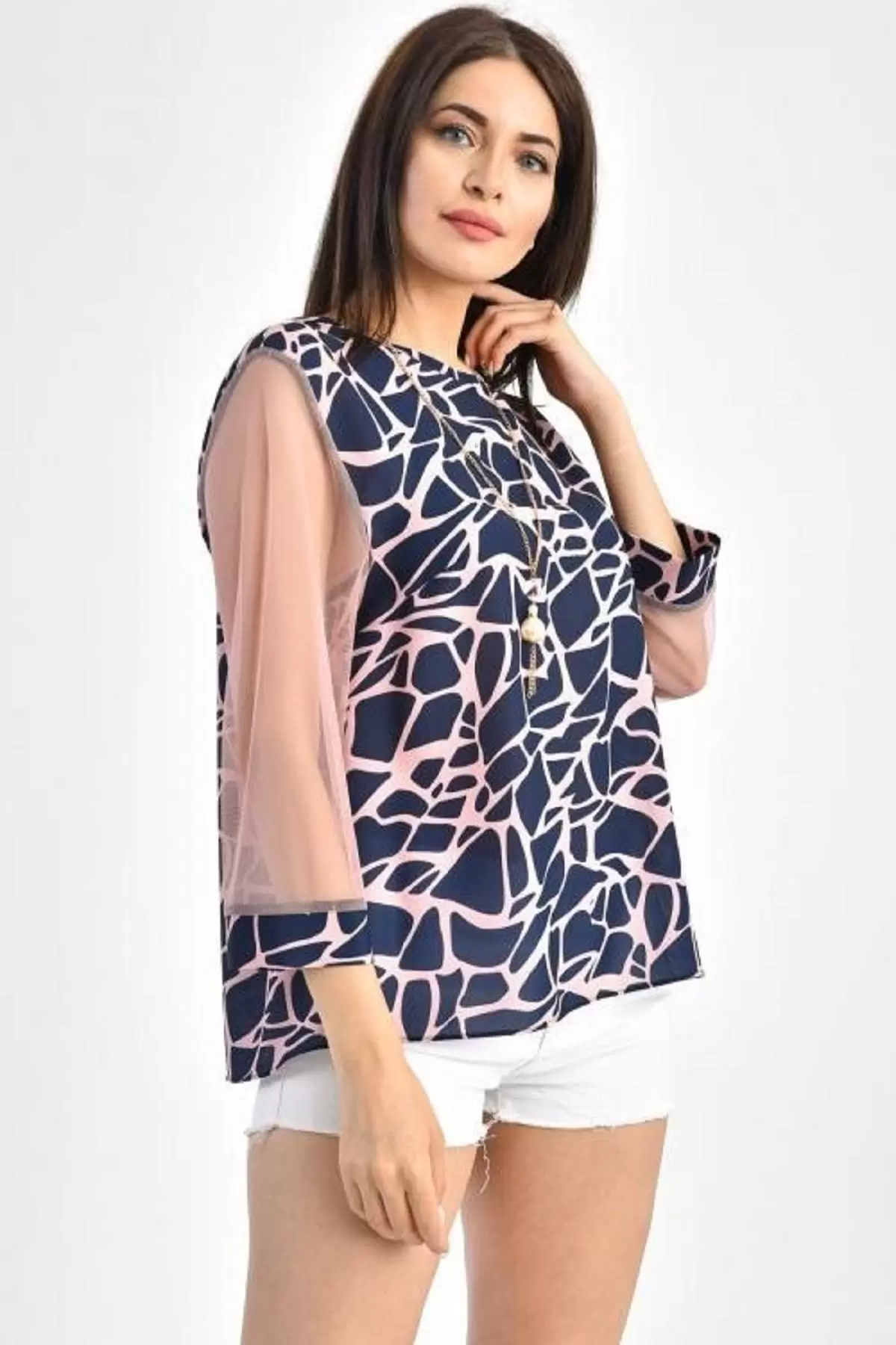 Bisiklet Yaka Uzun Güpür Kollu Takı Detaylı Lacivert Kadın Bluz