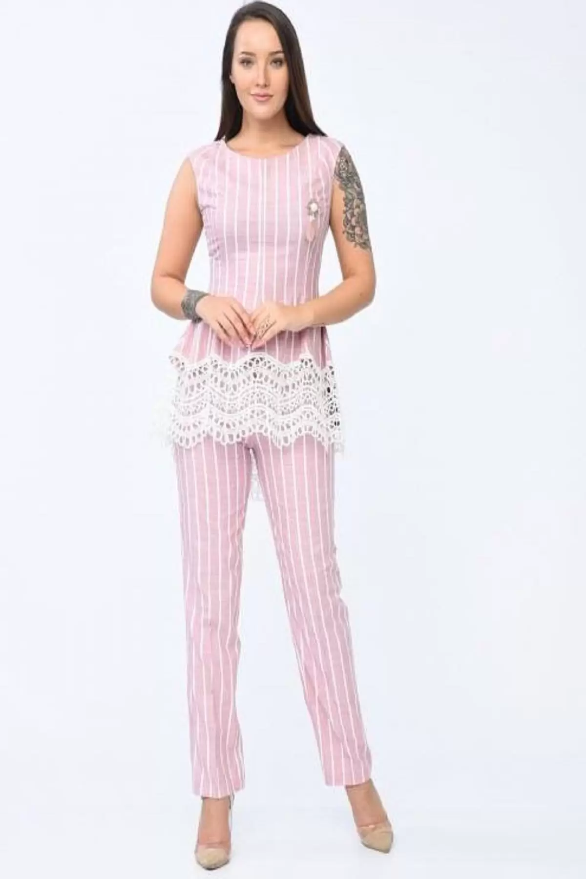 Çizgili Dantel ve Broş Detaylı Pembe Kadın Elbise