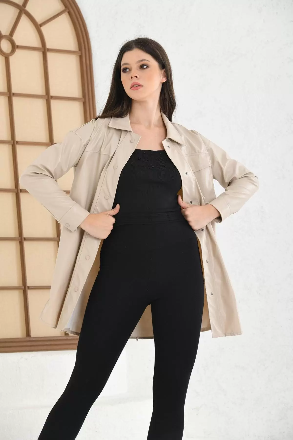 Gömlek Yaka Çıtçıtlı Cepli Bej Kadın Deri Ceket