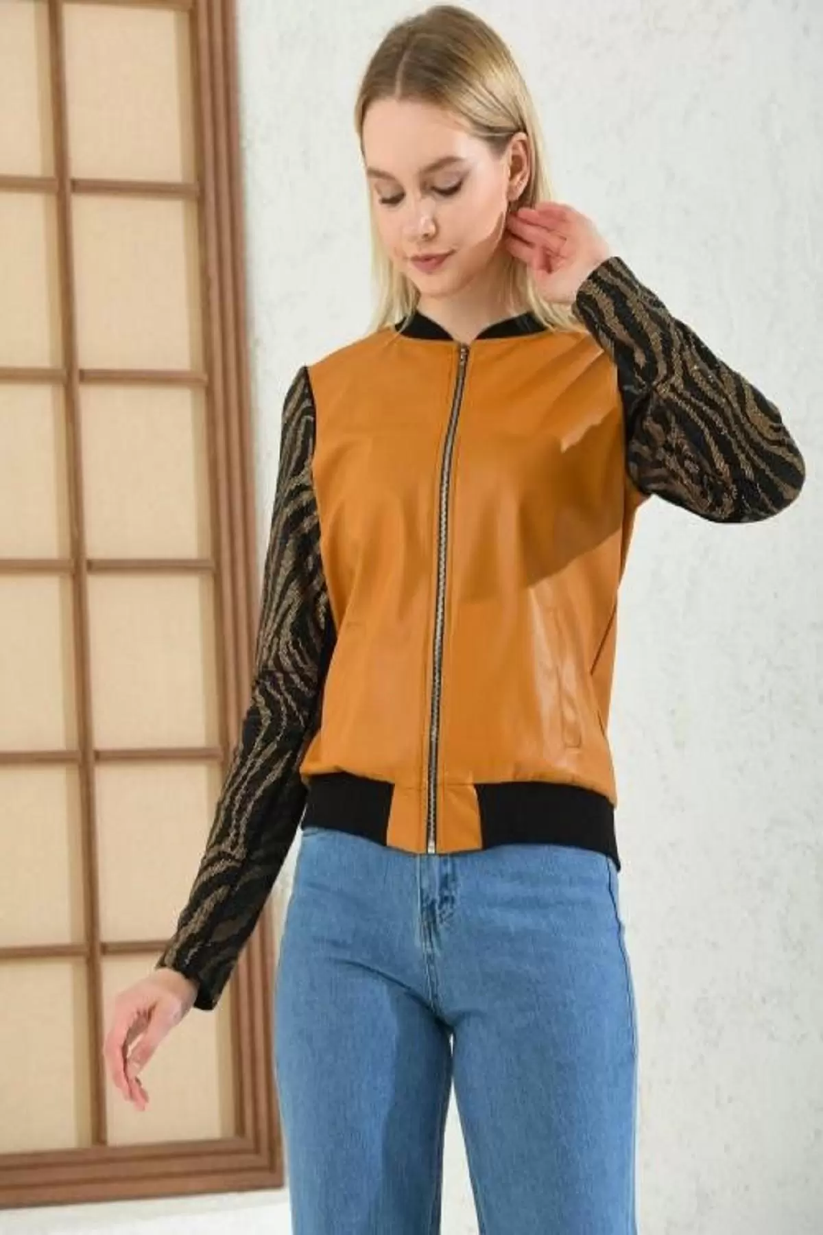 Hakim Yaka Kolları Taşlı Hardal Kadın Deri Mont