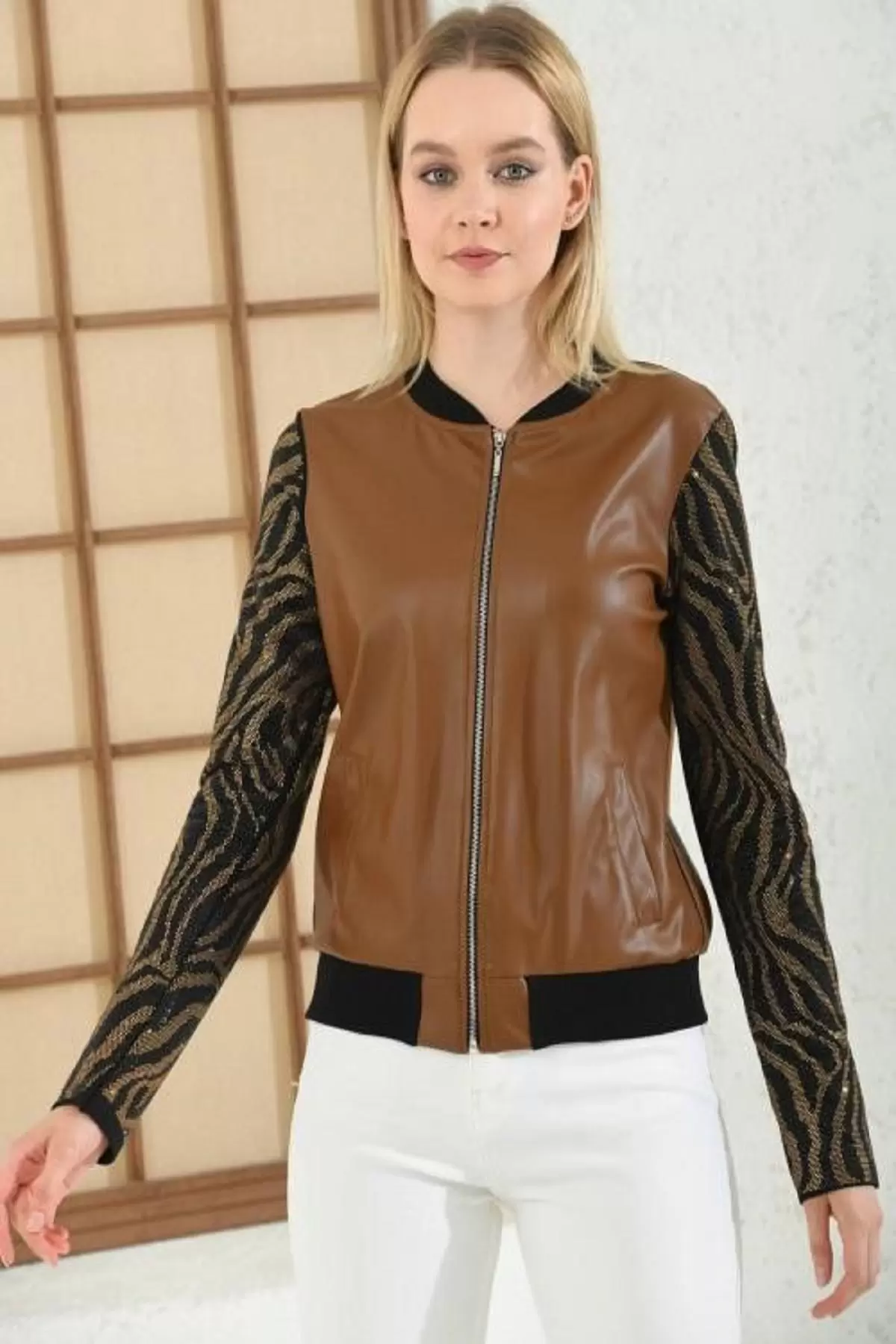 Hakim Yaka Kolları Taşlı Kahverengi Kadın Deri Mont