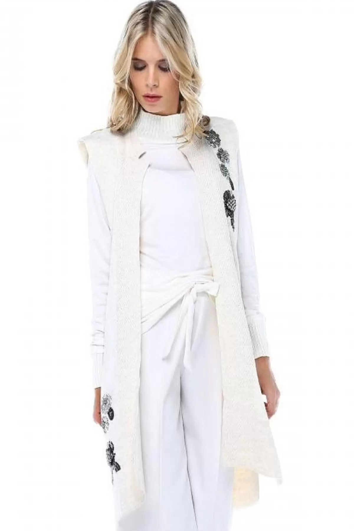 İncili ve Pullu Bej Triko Kadın Yelek