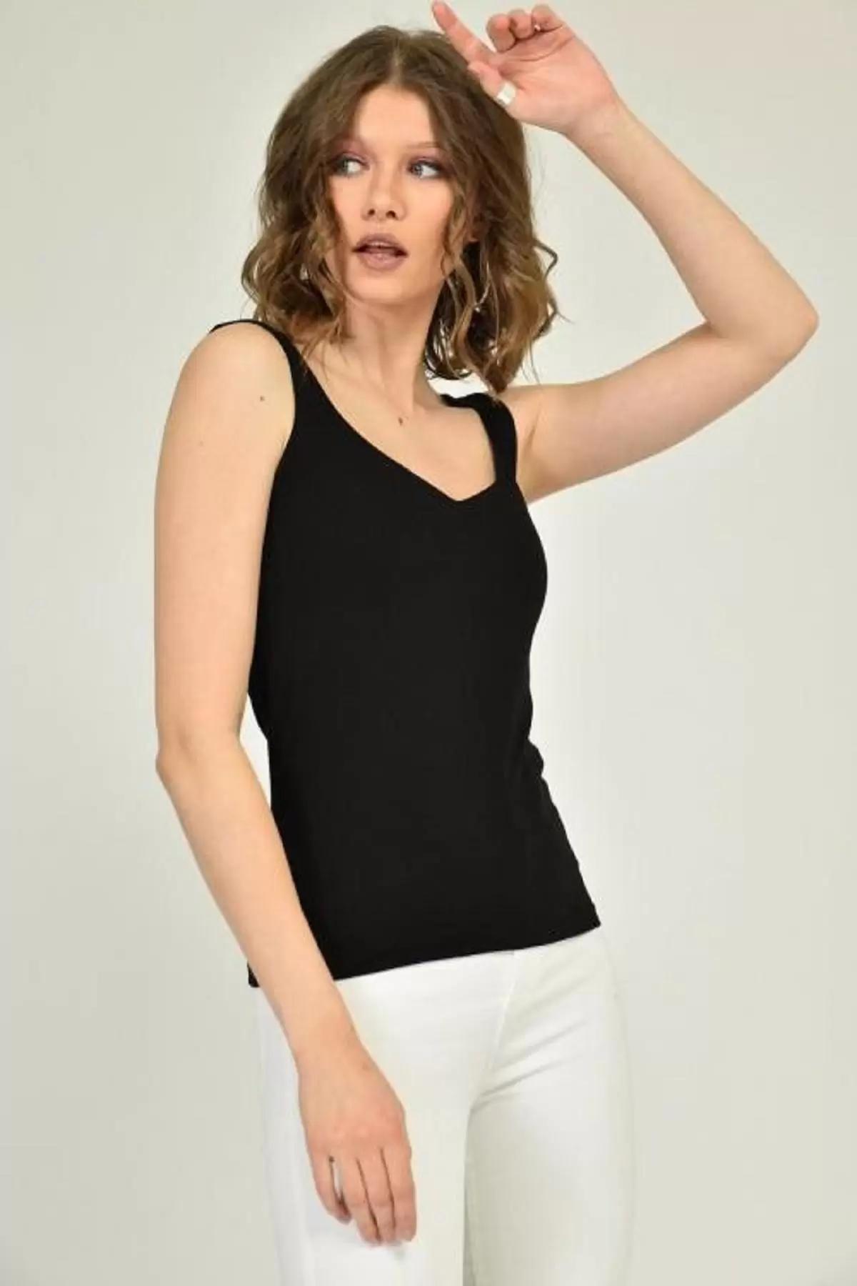 Kalın Askılı V Yaka Siyah Body Kadın Atlet