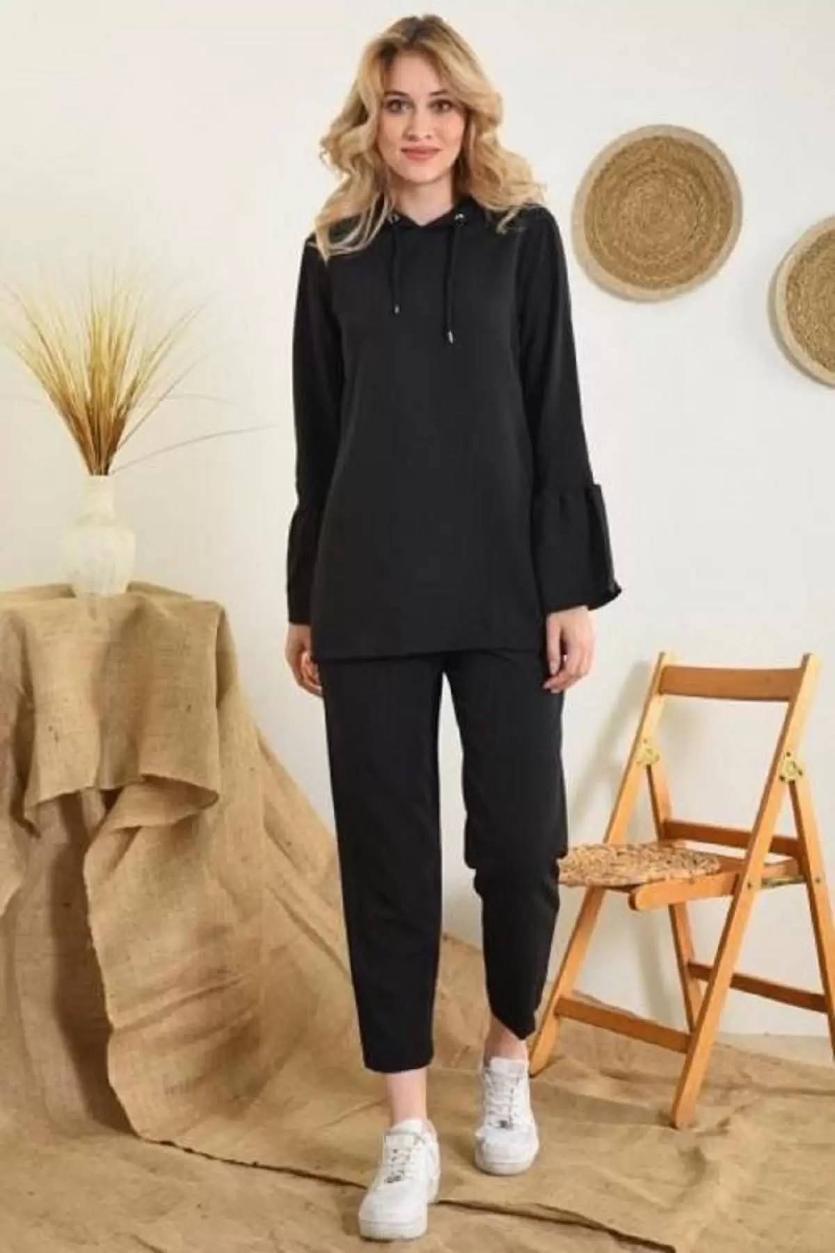 Kapüşonlu ve Bağcıklı Pile Kol Ağızlı Alt Üst Siyah Kadın Eşofman Takım