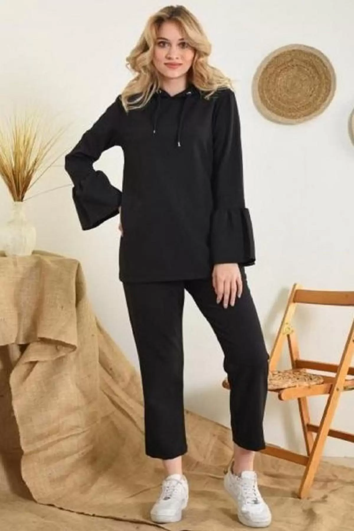 Kapüşonlu ve Bağcıklı Pile Kol Ağızlı Alt Üst Siyah Kadın Eşofman Takım