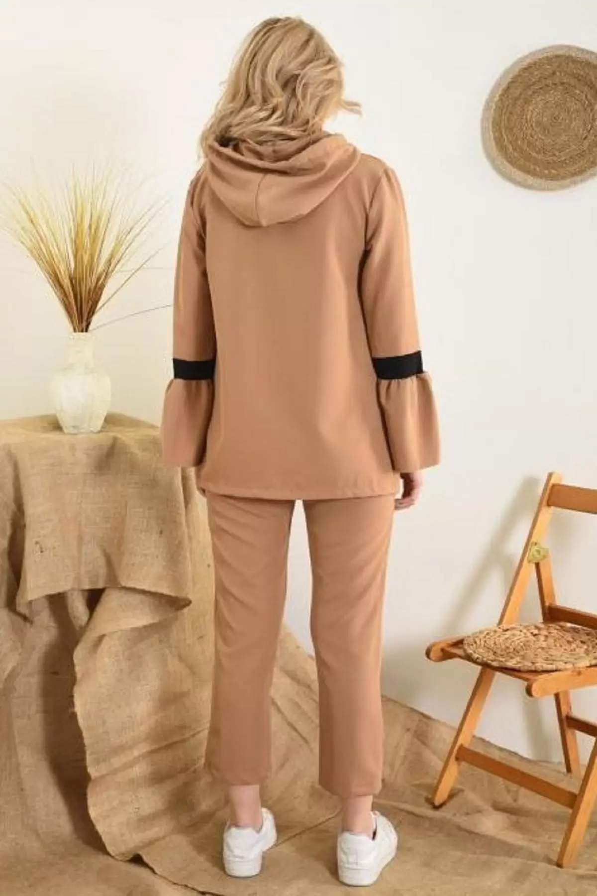 Kapüşonlu ve Bağcıklı Pile Kol Ağızlı Alt Üst Vizon Kadın Eşofman Takım