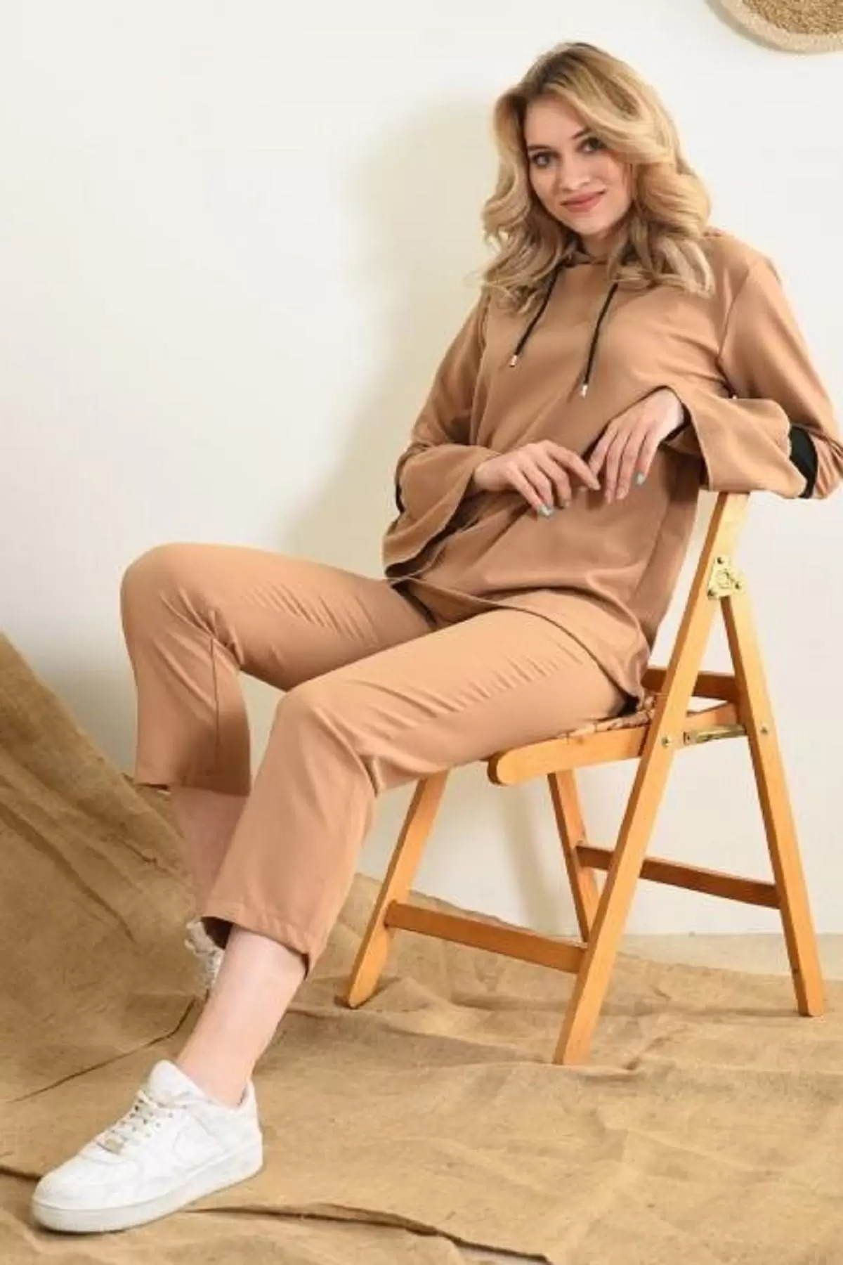 Kapüşonlu ve Bağcıklı Pile Kol Ağızlı Alt Üst Vizon Kadın Eşofman Takım