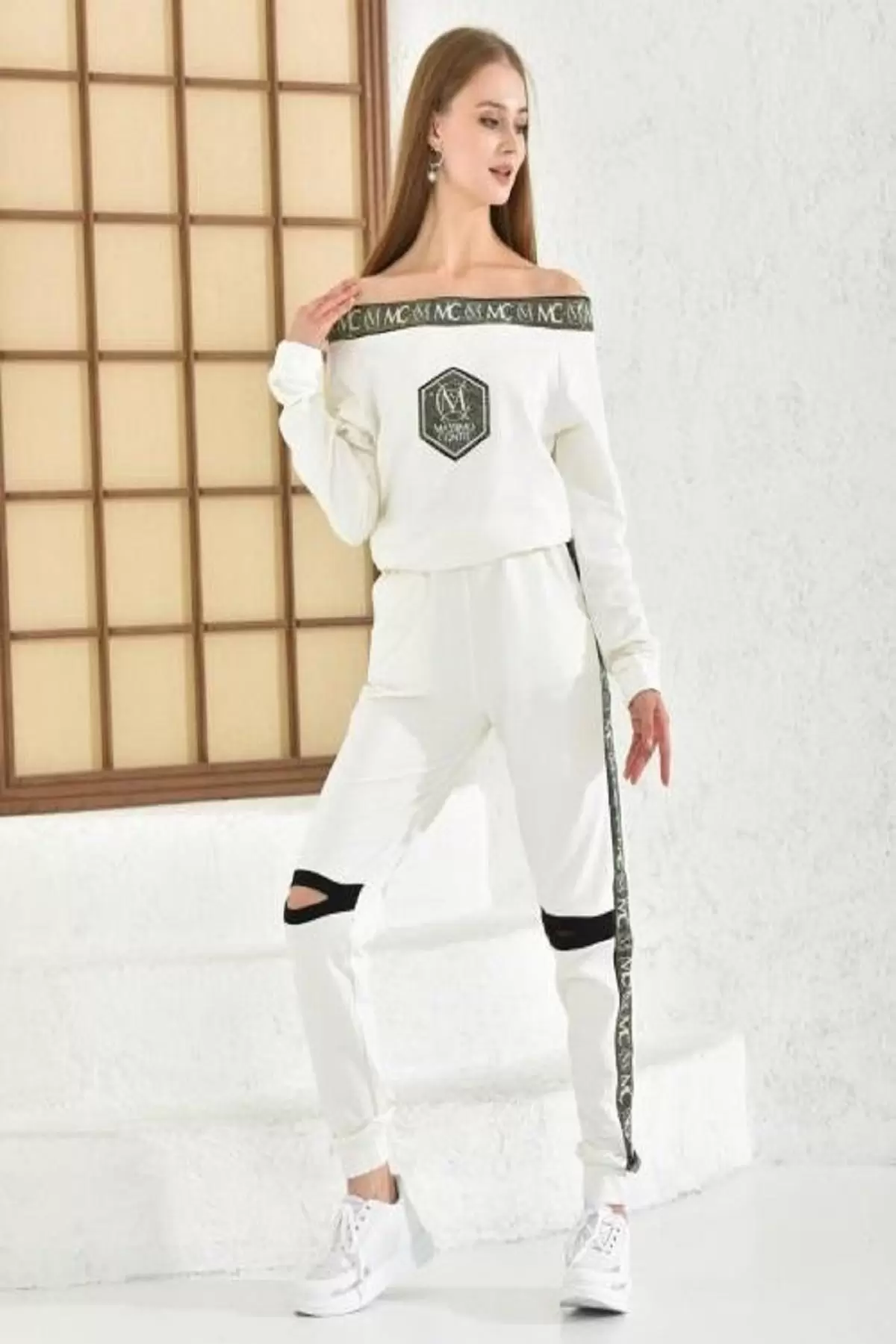 Kayık Yaka Taşlı Uzun Kollu Beyaz Kadın Eşofman