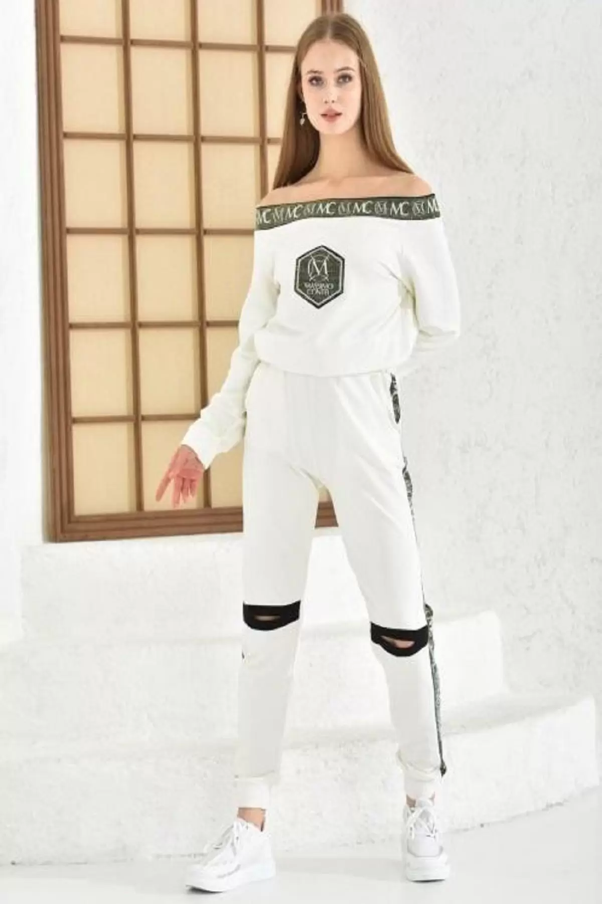 Kayık Yaka Taşlı Uzun Kollu Beyaz Kadın Eşofman