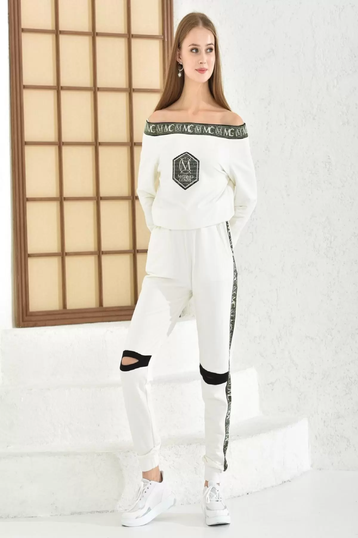 Kayık Yaka Taşlı Uzun Kollu Beyaz Kadın Eşofman