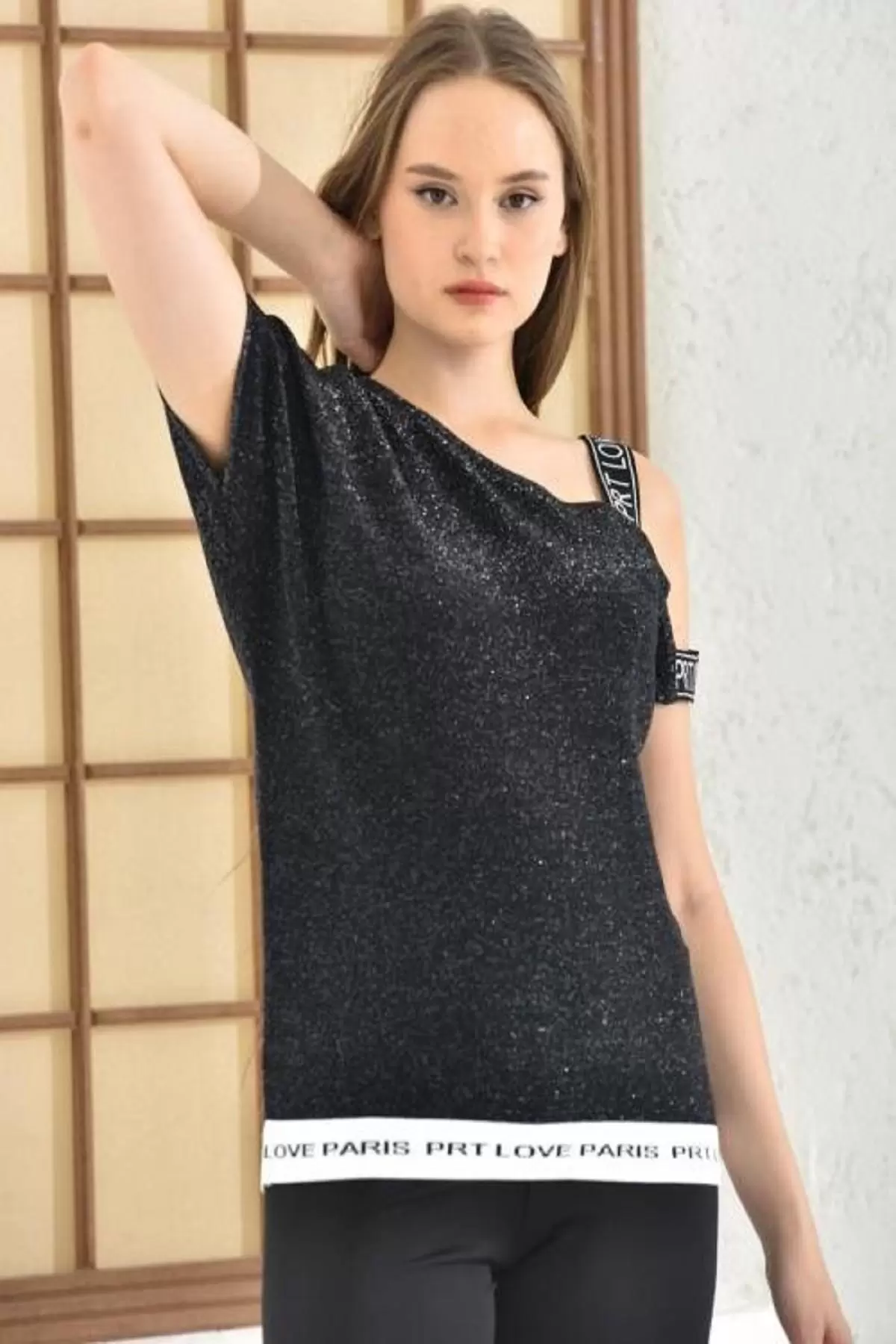 Kayık Yaka Tek Omuz Askılı Simli Siyah Triko Bluz