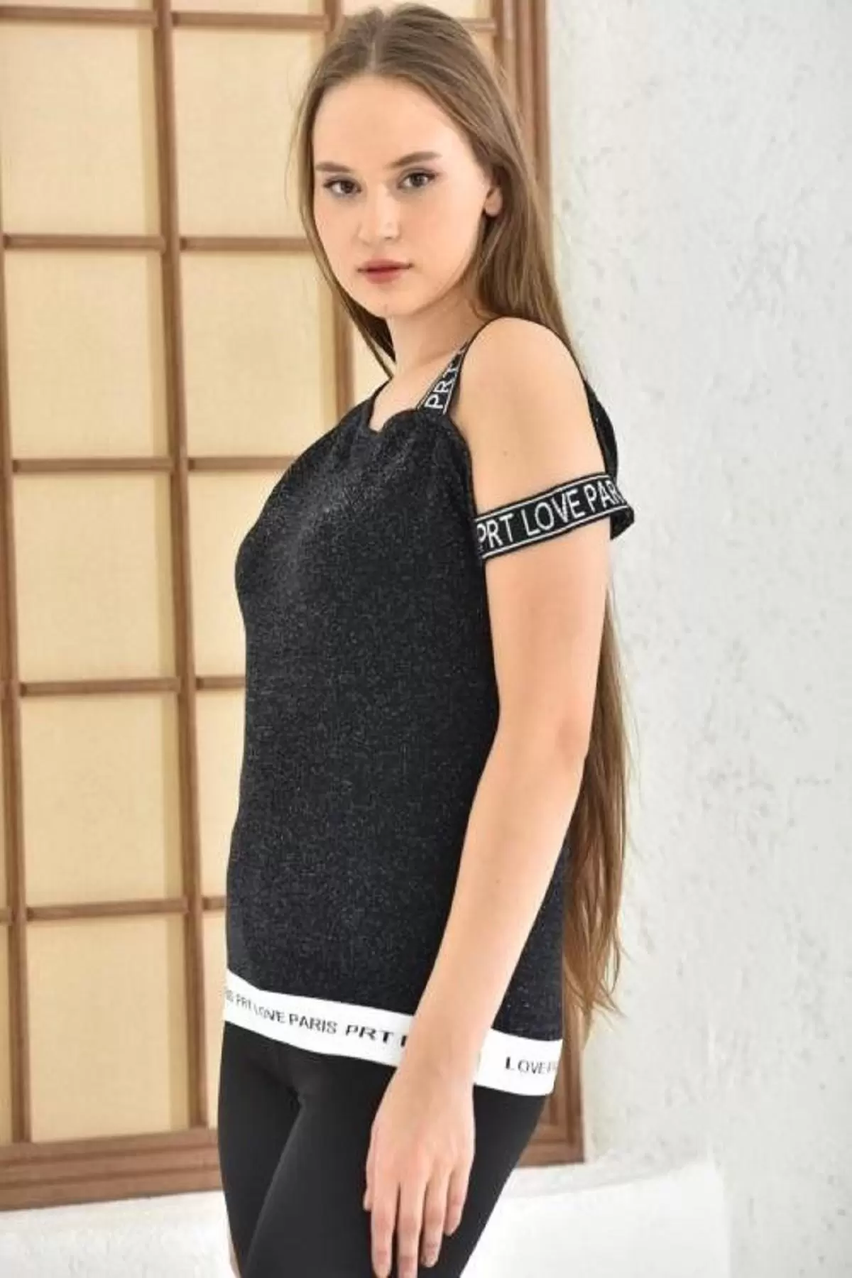 Kayık Yaka Tek Omuz Askılı Simli Siyah Triko Bluz