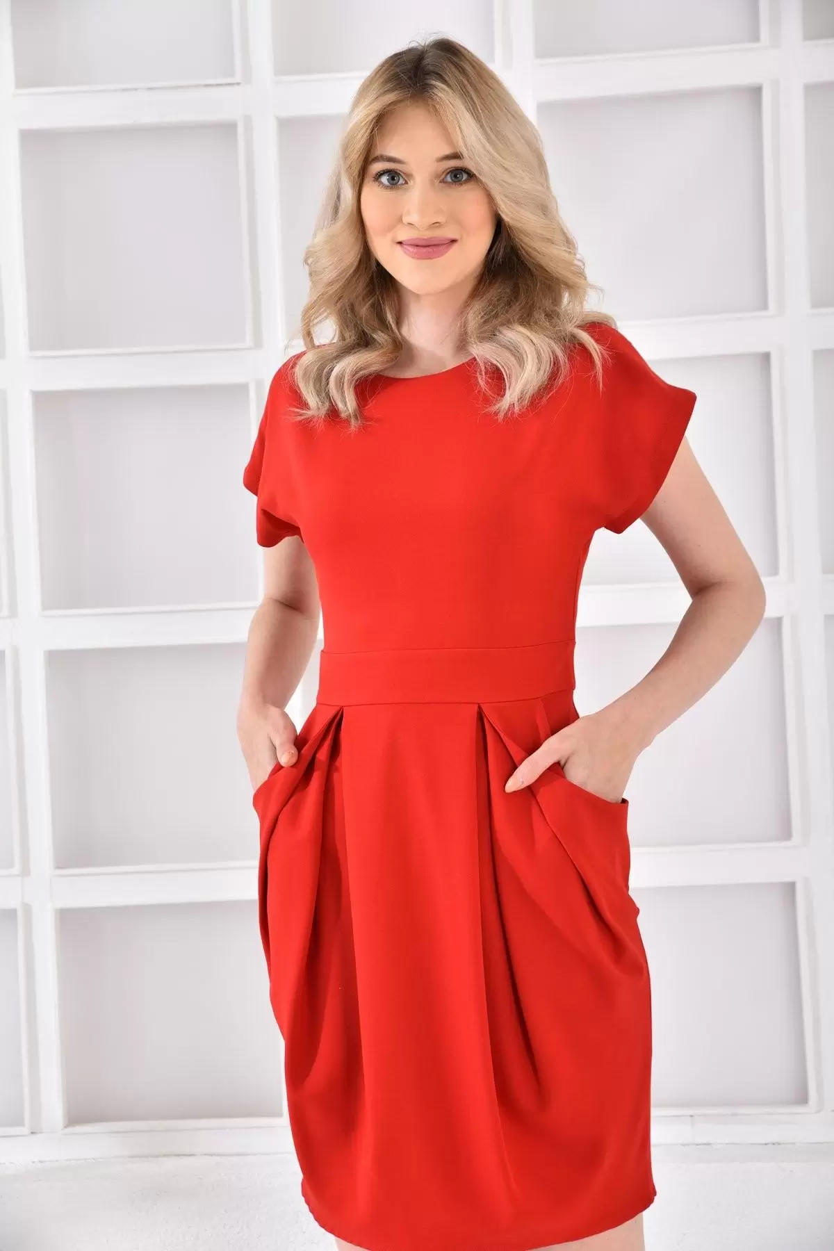 Kısa Kol Salaş Cep ve Pileli Bisiklet Yaka Kırmızı Kadın Elbise
