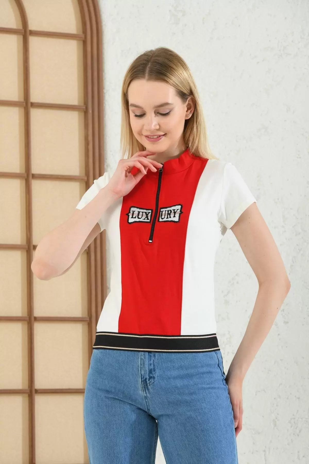 Kısa Kollu Fermuarlı Balıkçı Yaka Kırmızı Beyaz Kadın Tişört