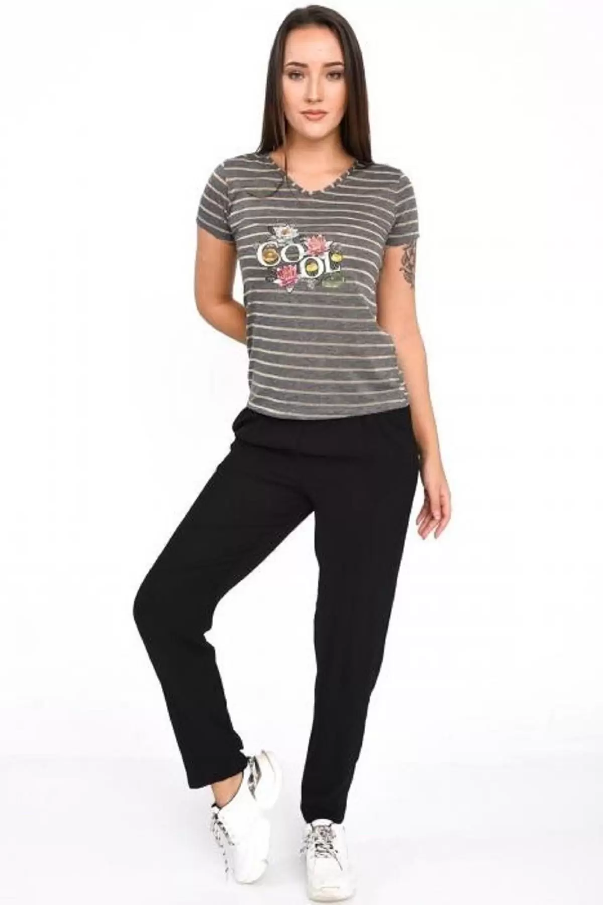 Kısa Kollu Haki Çizgili V Yaka Nakışlı Siyah Kadın Eşofman Takım