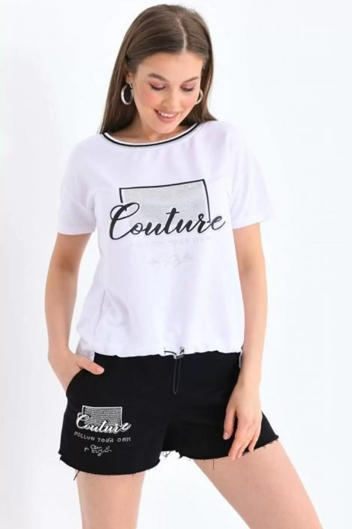 Kısa Kollu Taşlı ve Baskılı Siyah Şortlu Beyaz Kadın Eşofman
