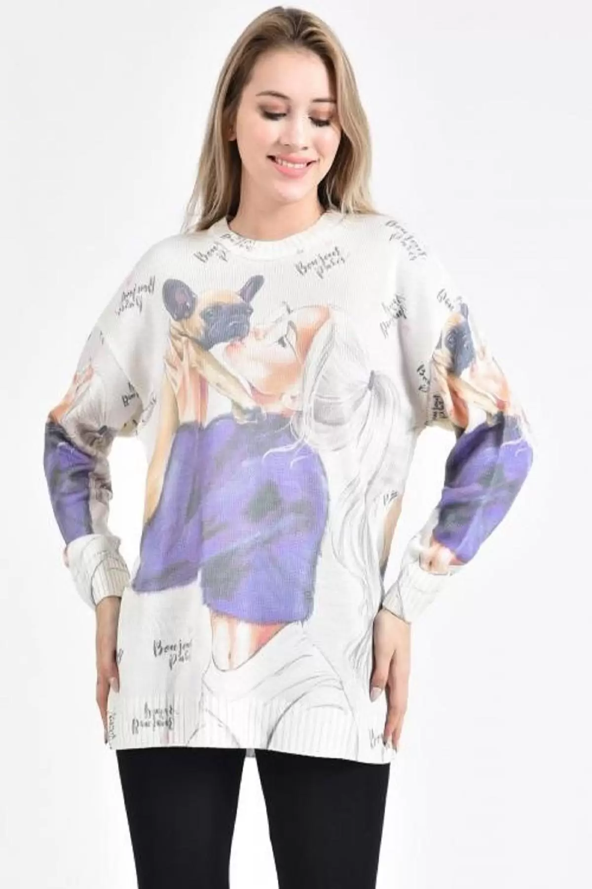 Köpekli Kadın ve Yazı Baskılı Ekru-Lila Kadın Kazak