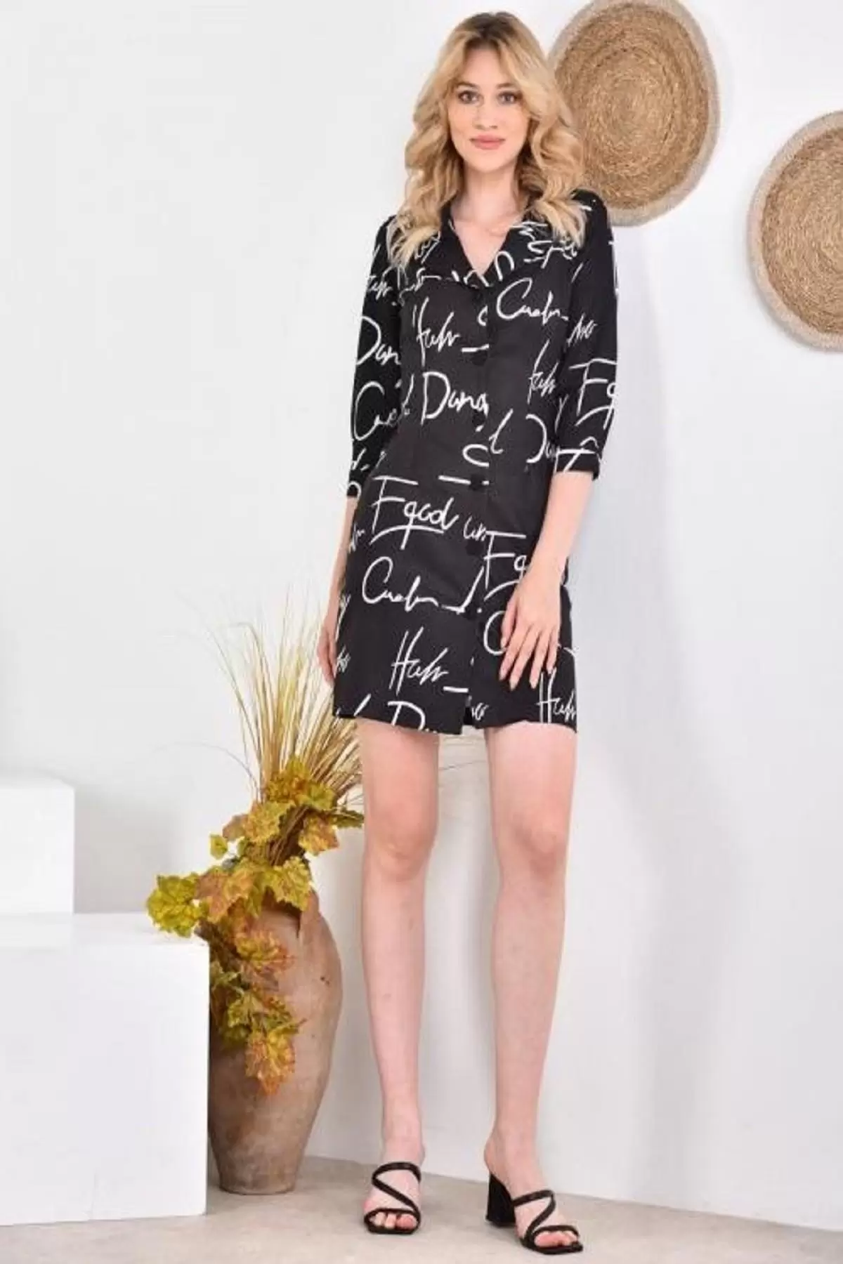 Kruvaze Yaka Düğme Kuşak ve Baskılı Siyah Kadın Elbise