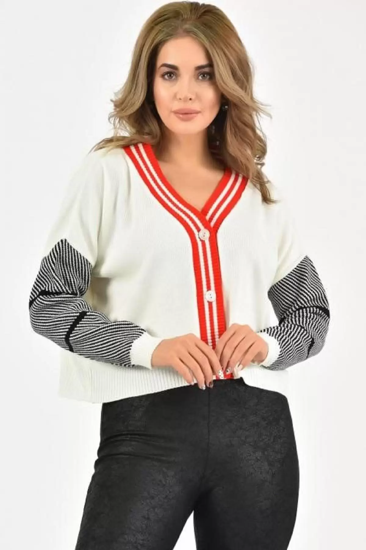 Önden Düğmeli Kırmızı Şeritli V Yaka Kısa Beyaz Kadın Hırka