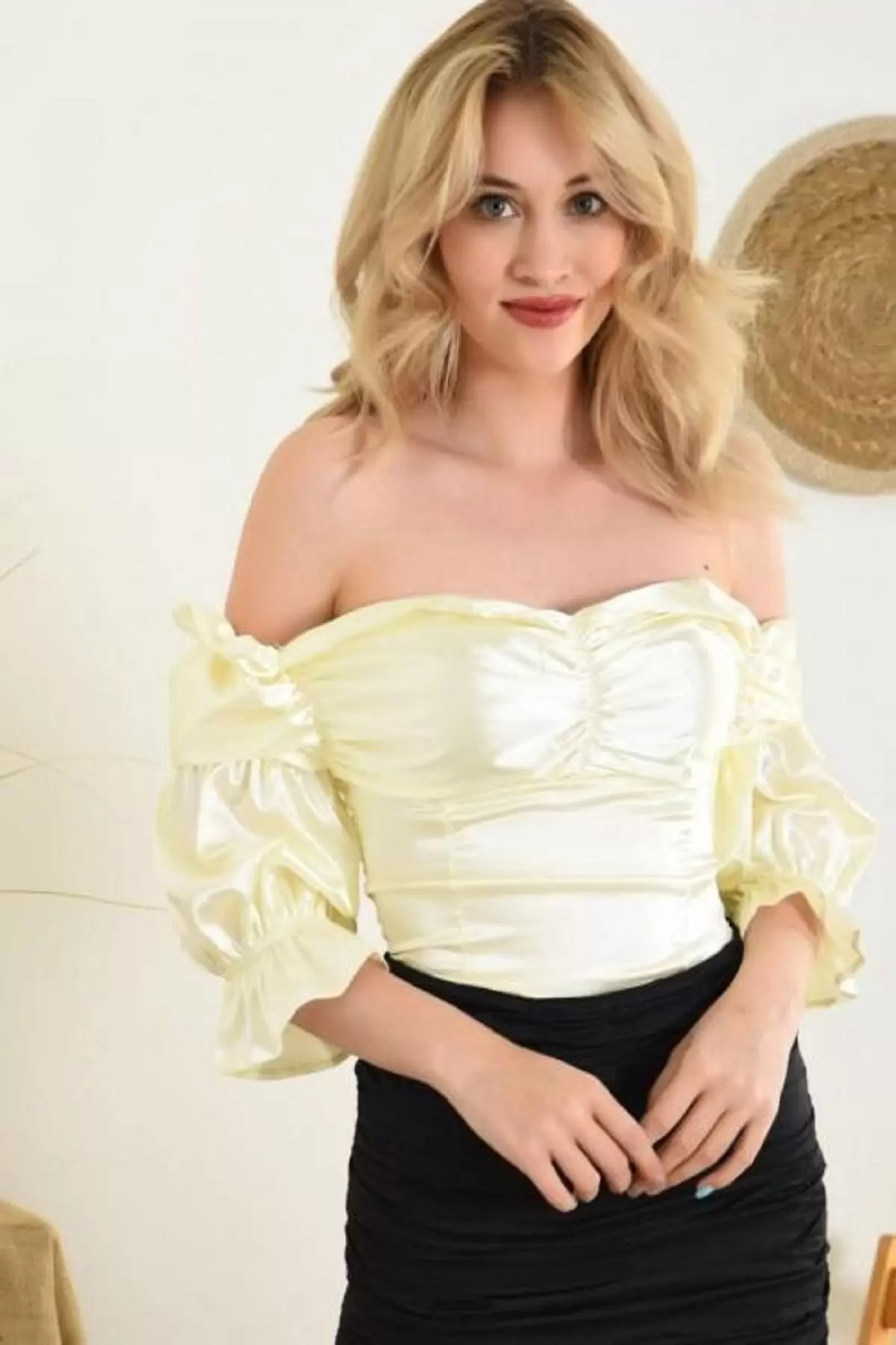 Straplez Yaka Prenses Kollu Saten Sarı Kadın Bluz