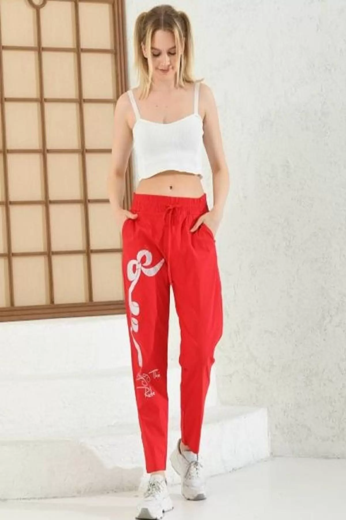Taş İşlemeli Bağcıklı Belden Lastikli Kırmızı Kadın Pantolon
