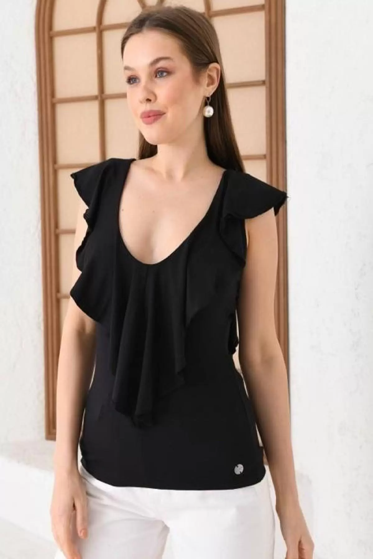 U Yaka Sırt Detaylı Asimetrik Kesim Siyah Kadın Bluz