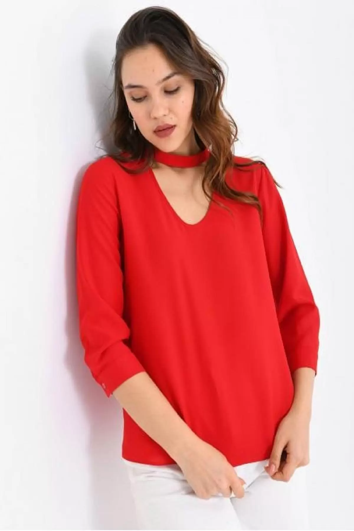 V Yaka Boyun Detaylı Kırmızı Kadın Bluz