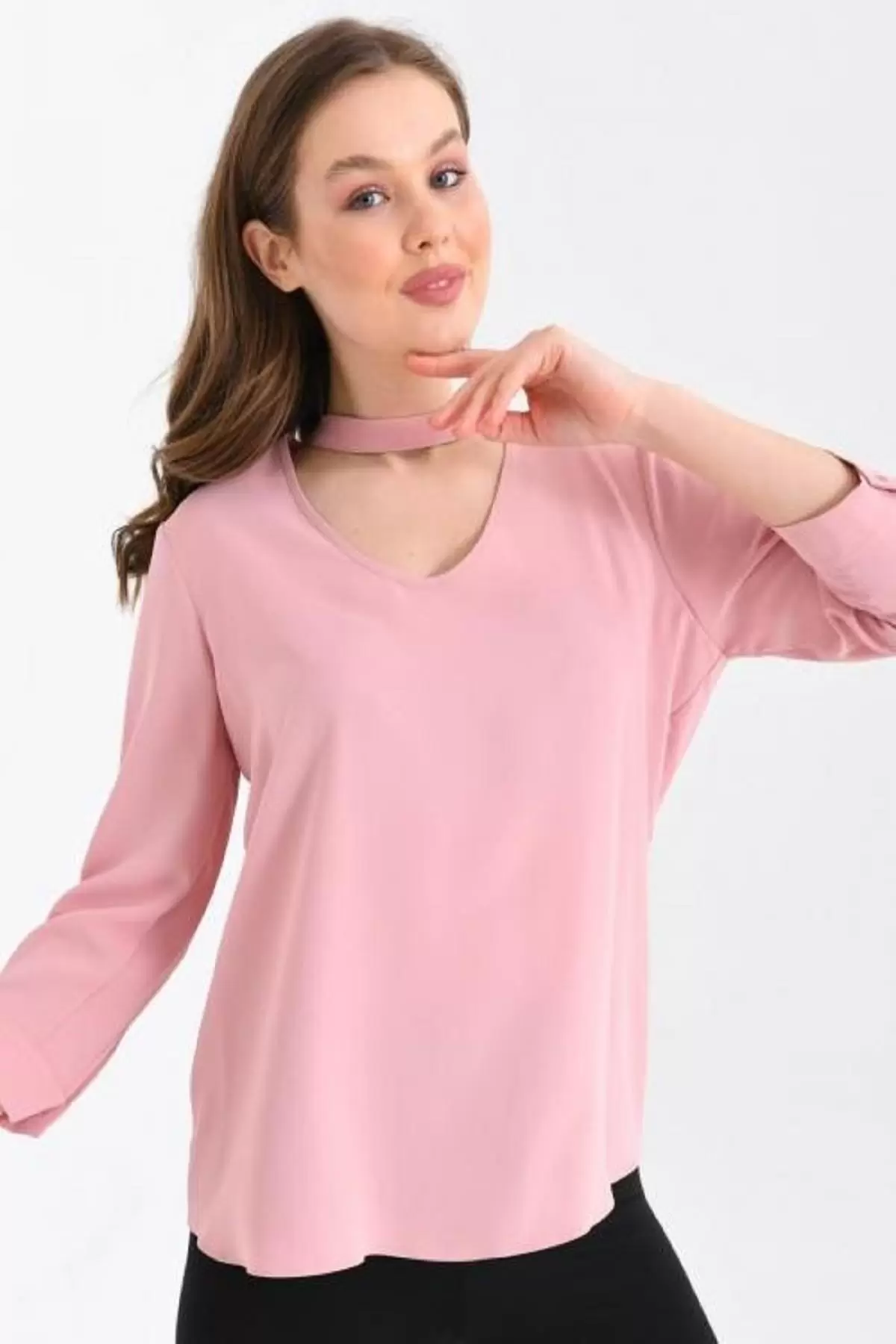 V Yaka Boyun Detaylı Pudra Kadın Bluz