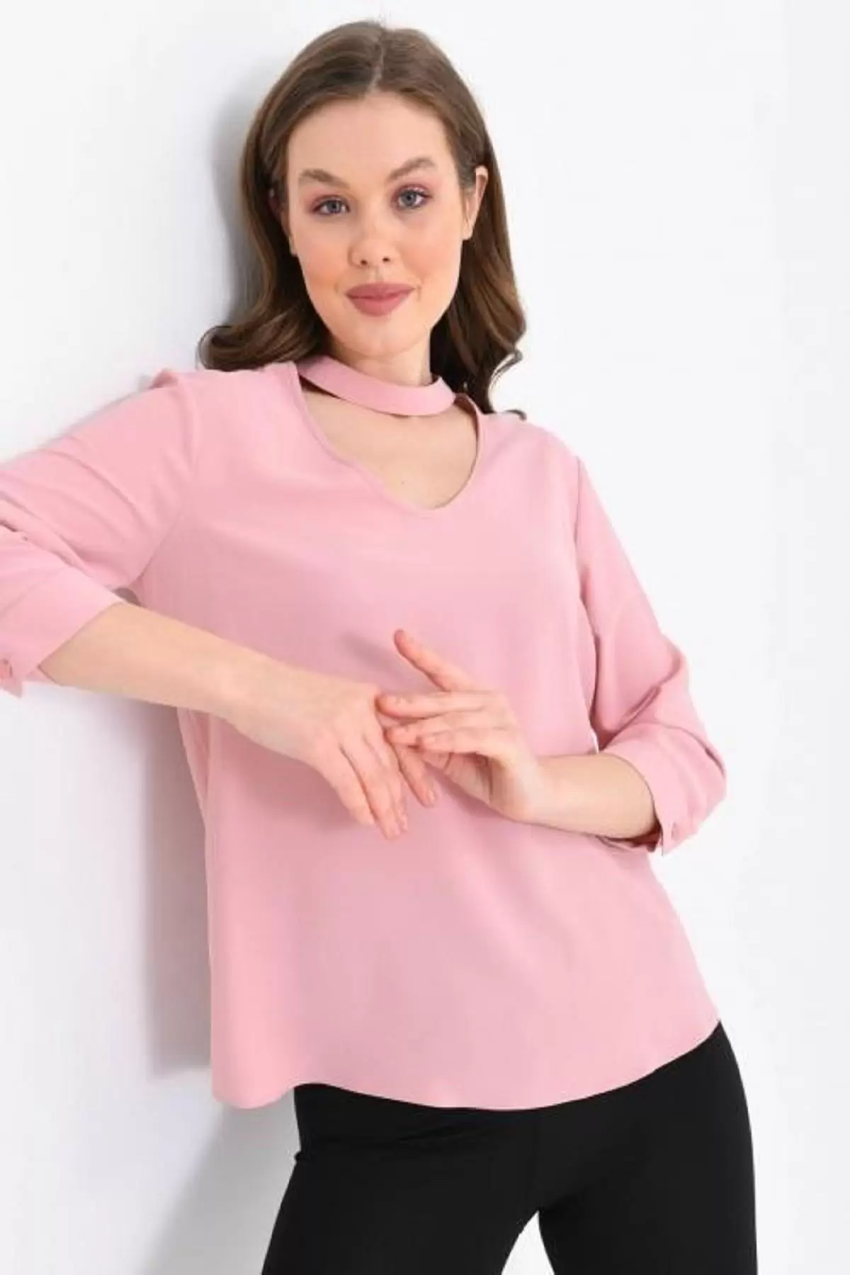 V Yaka Boyun Detaylı Pudra Kadın Bluz