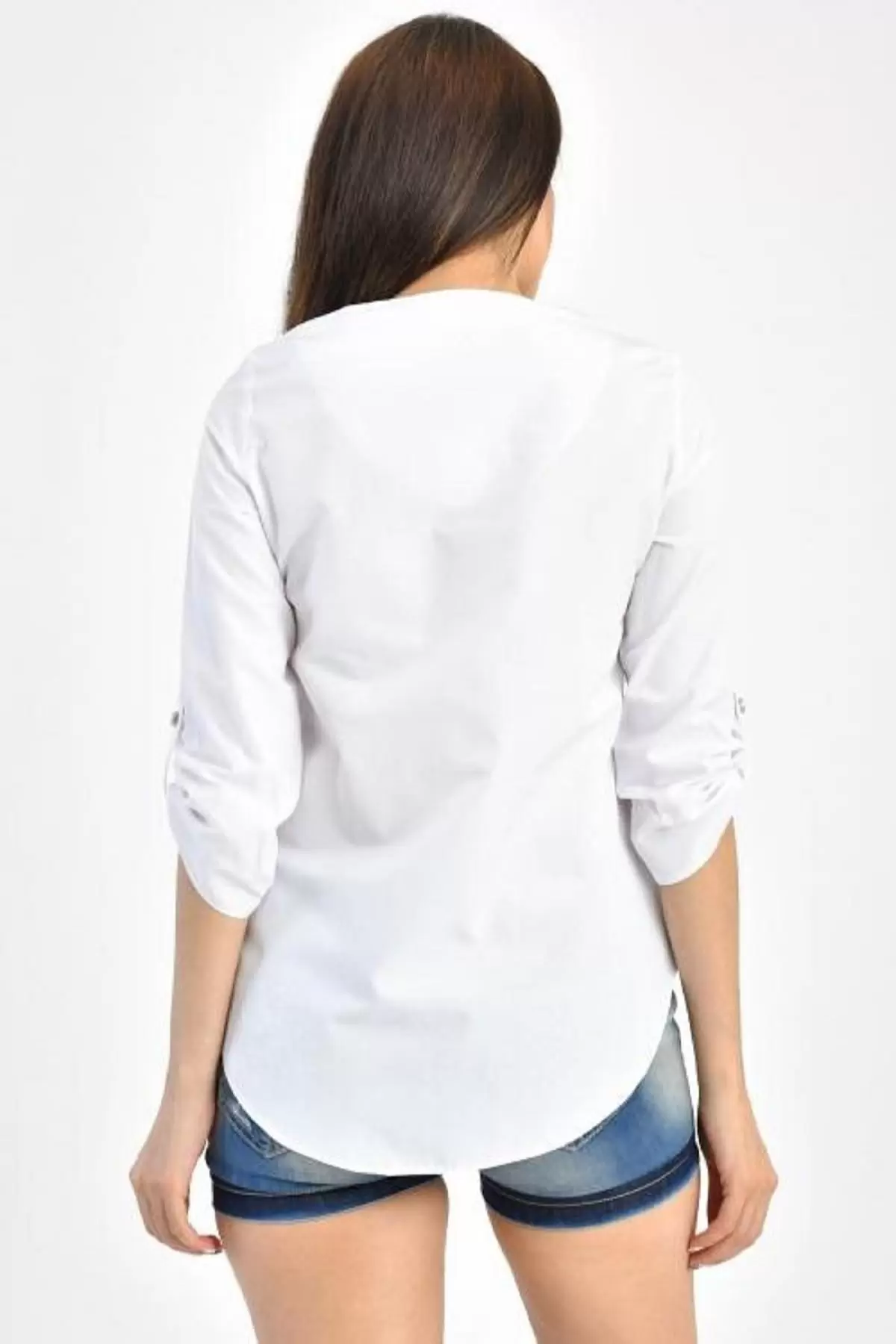 V Yaka Cep Nakışlı Kısa Kollu Beyaz Kadın Bluz