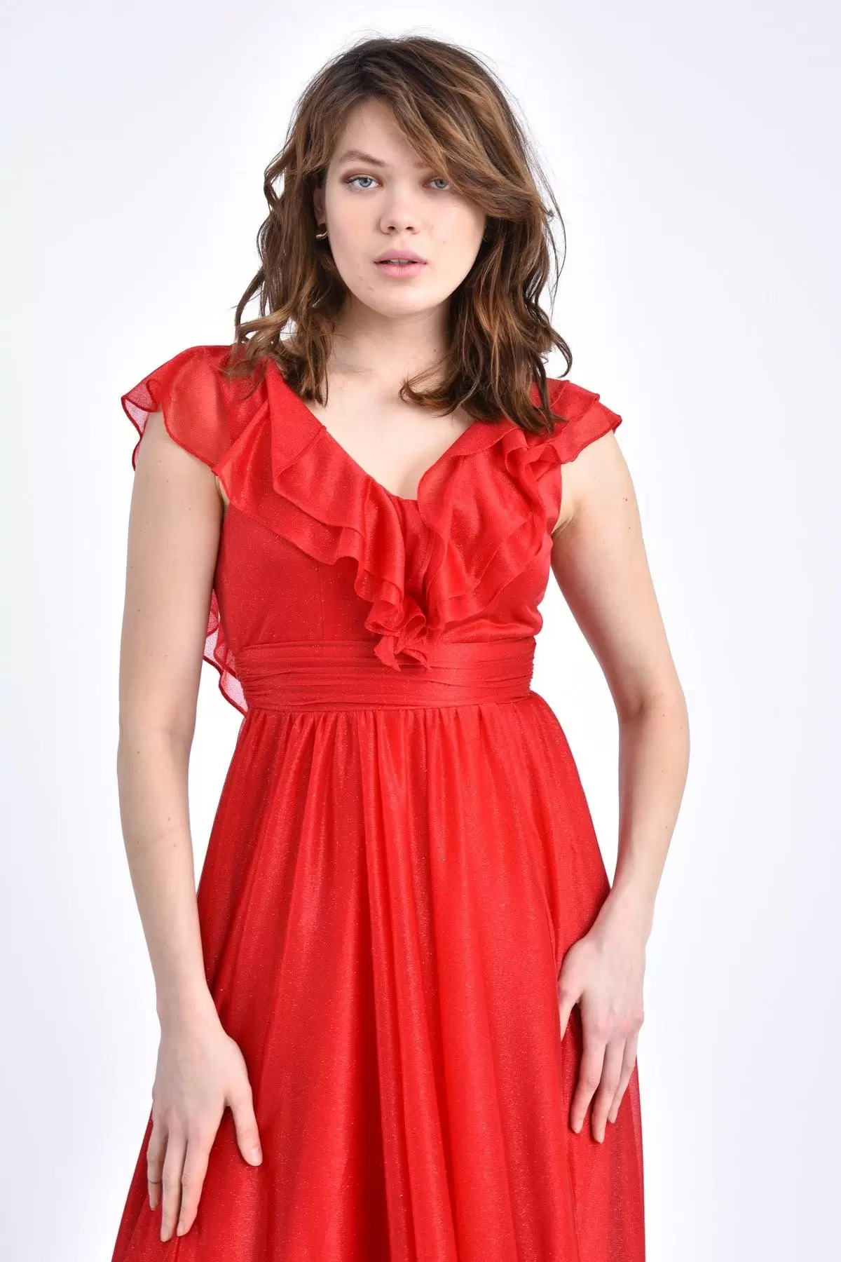 V Yaka Önden Yırtmaçlı ve Simli Tül Kırmızı Abiye Elbise