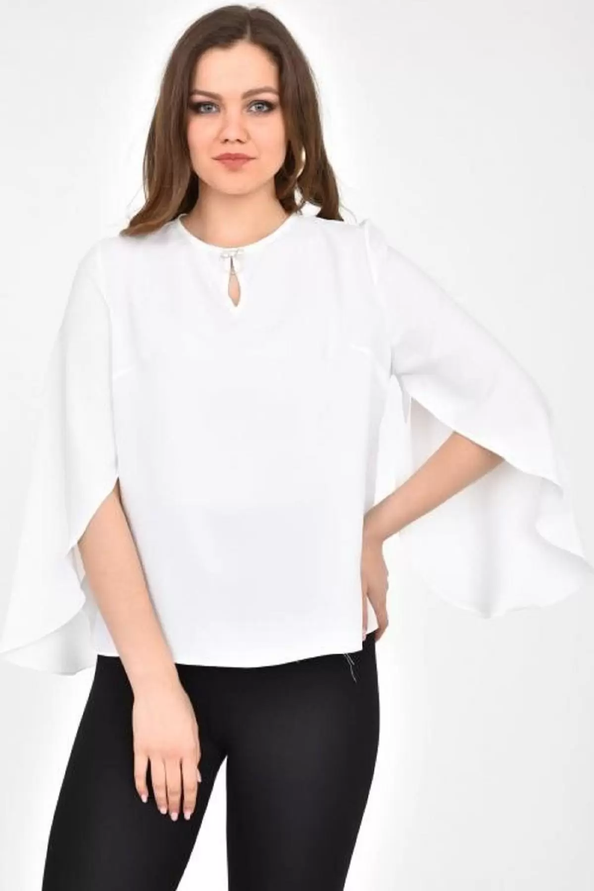 V Yaka Taş ve İnci Broşlu Yarasa Kol Beyaz Kadın Bluz