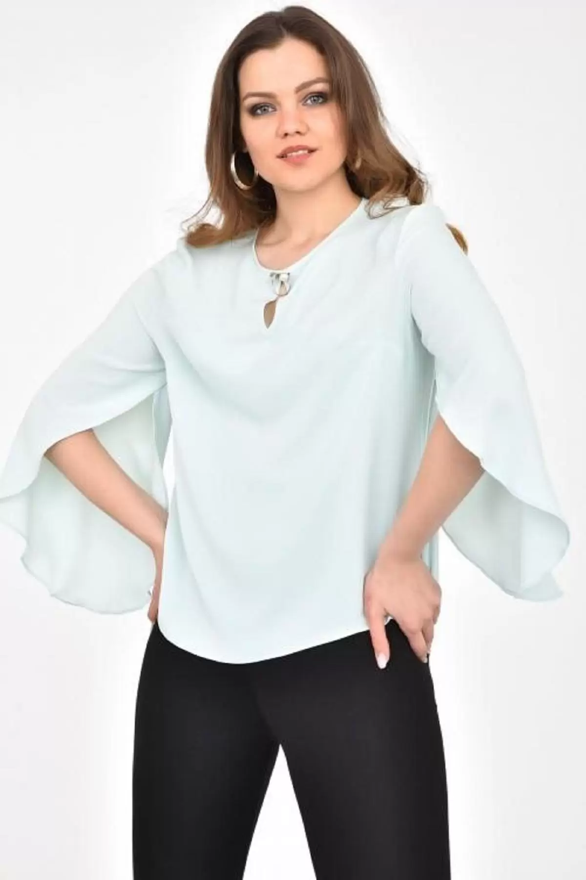 V Yaka Taş ve İnci Broşlu Yarasa Kol Mint Kadın Bluz