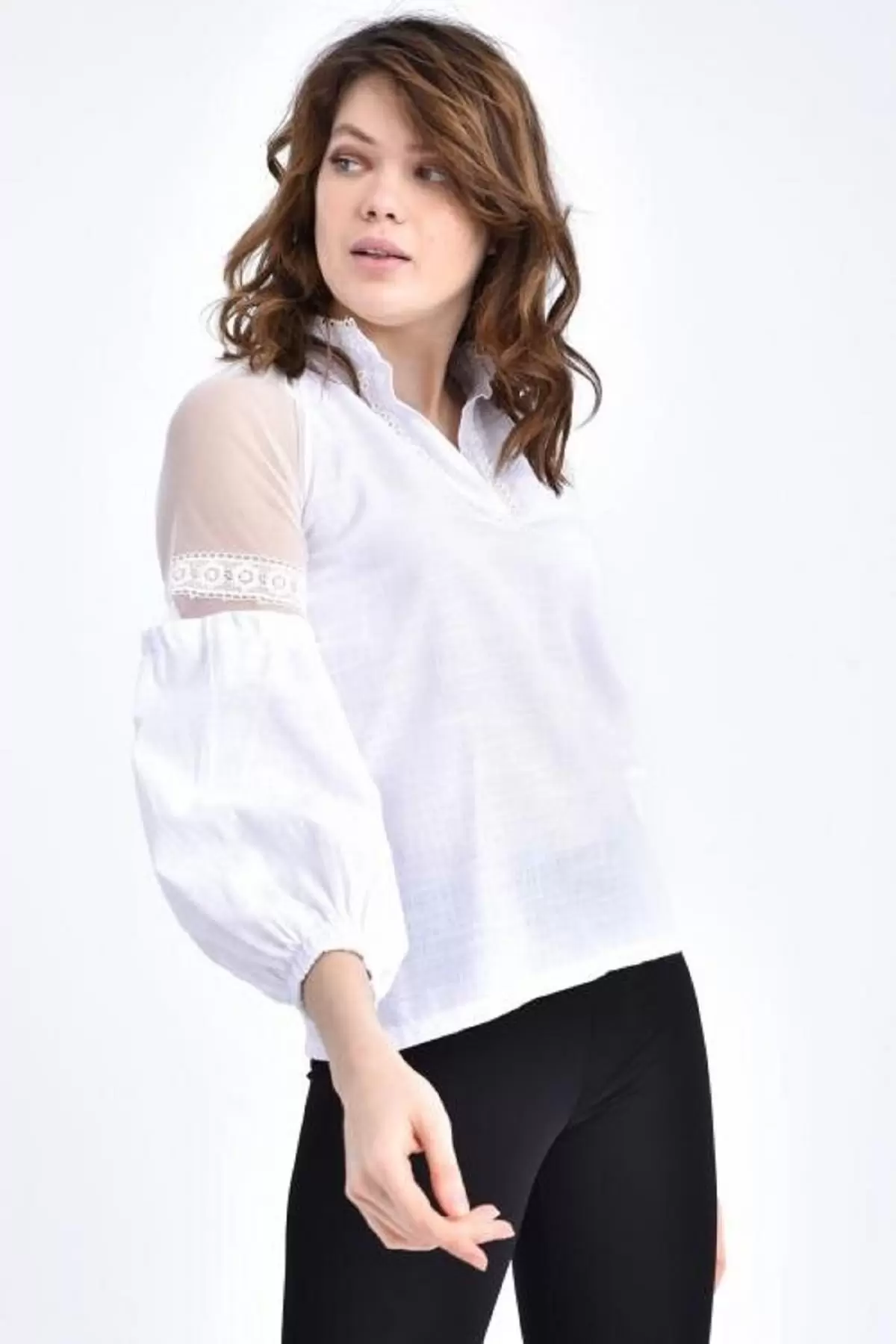 V Yaka Tül ve Dantelli Uzun Kollu Beyaz Kadın Bluz