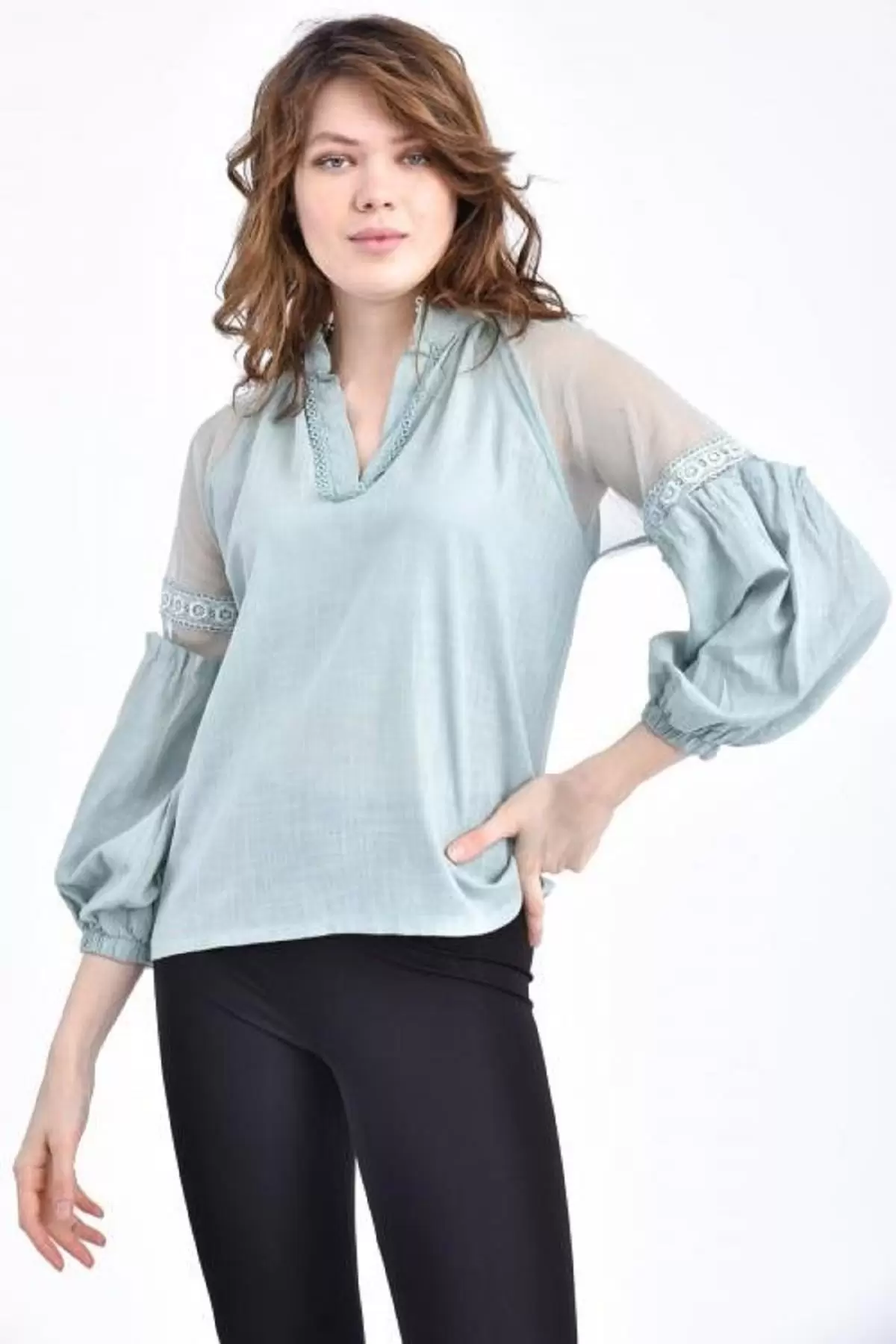 V Yaka Tül ve Dantelli Uzun Kollu Mint Kadın Bluz
