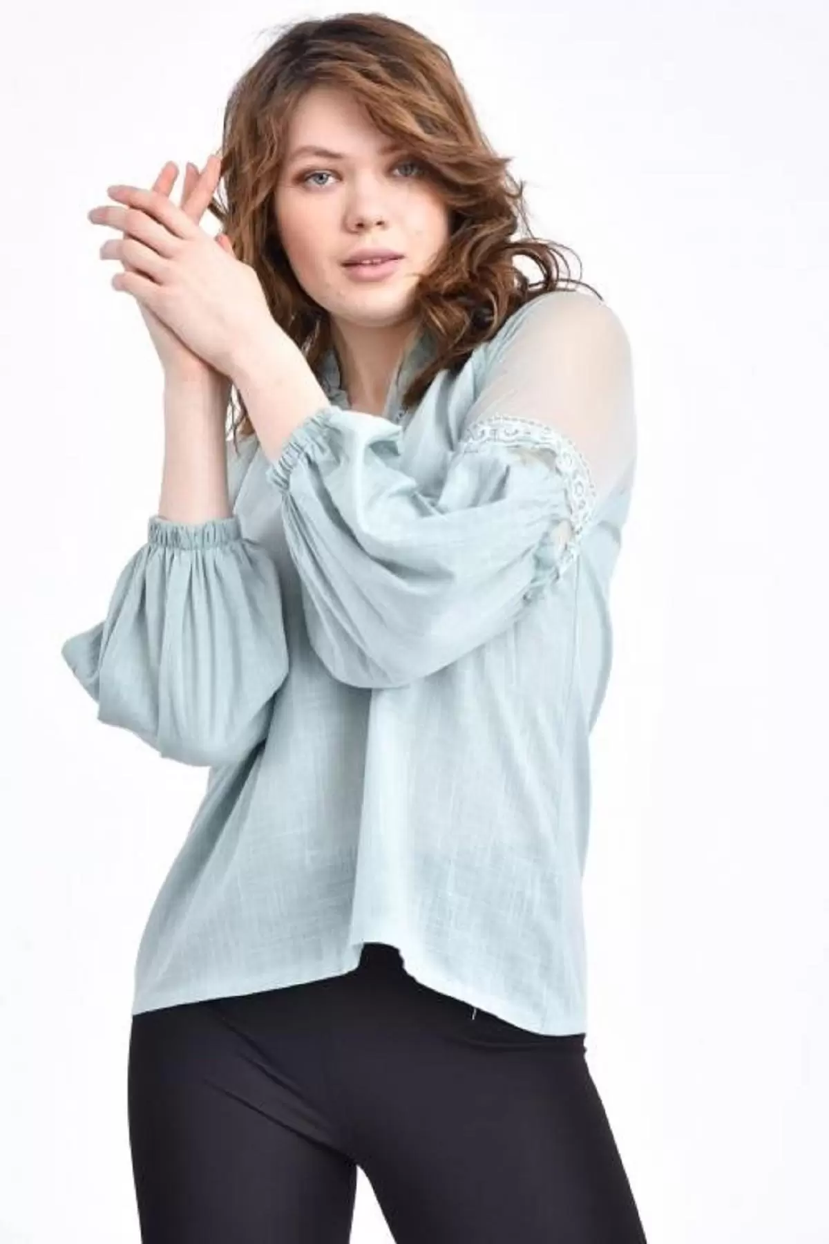 V Yaka Tül ve Dantelli Uzun Kollu Mint Kadın Bluz